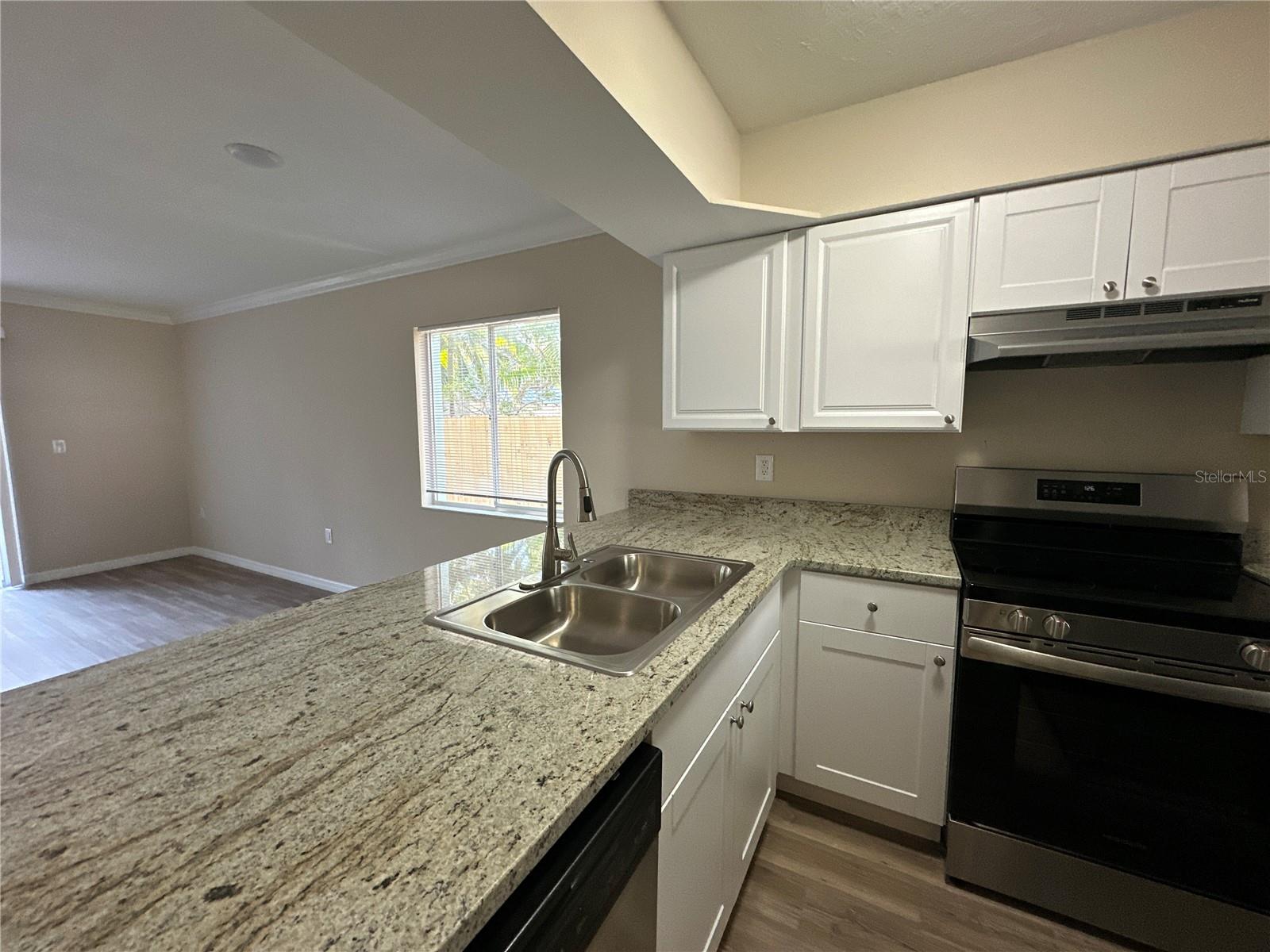 Image 21 of 46 For 1559 7th Avenue W