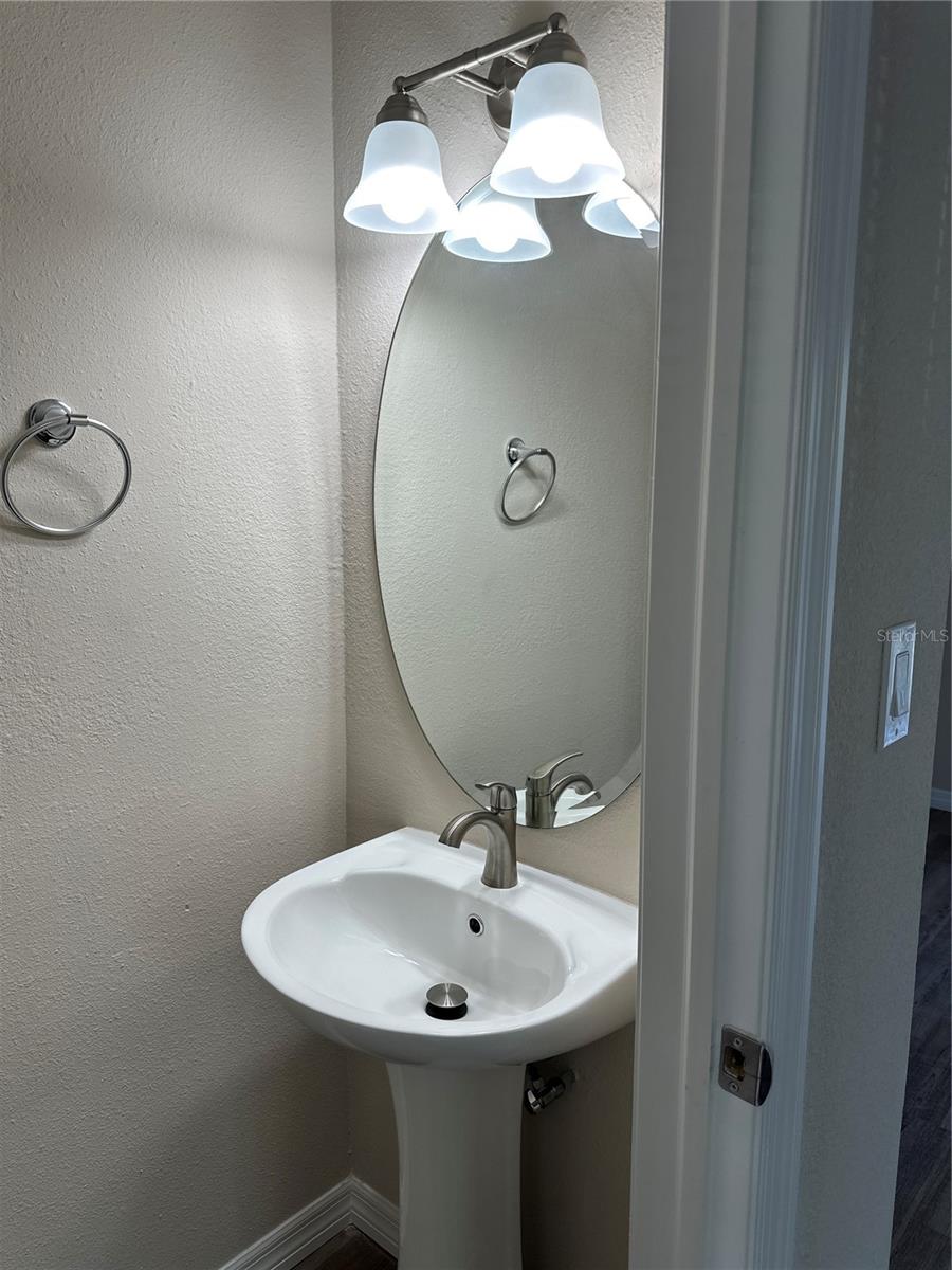 Image 32 of 46 For 1559 7th Avenue W