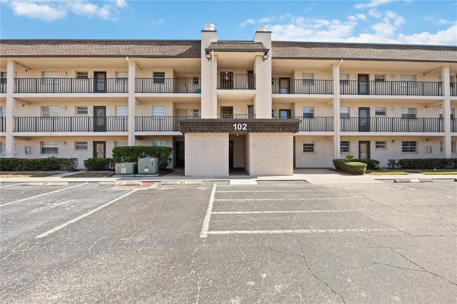 Image 27 of 33 For 102 Capri Isles Boulevard 106