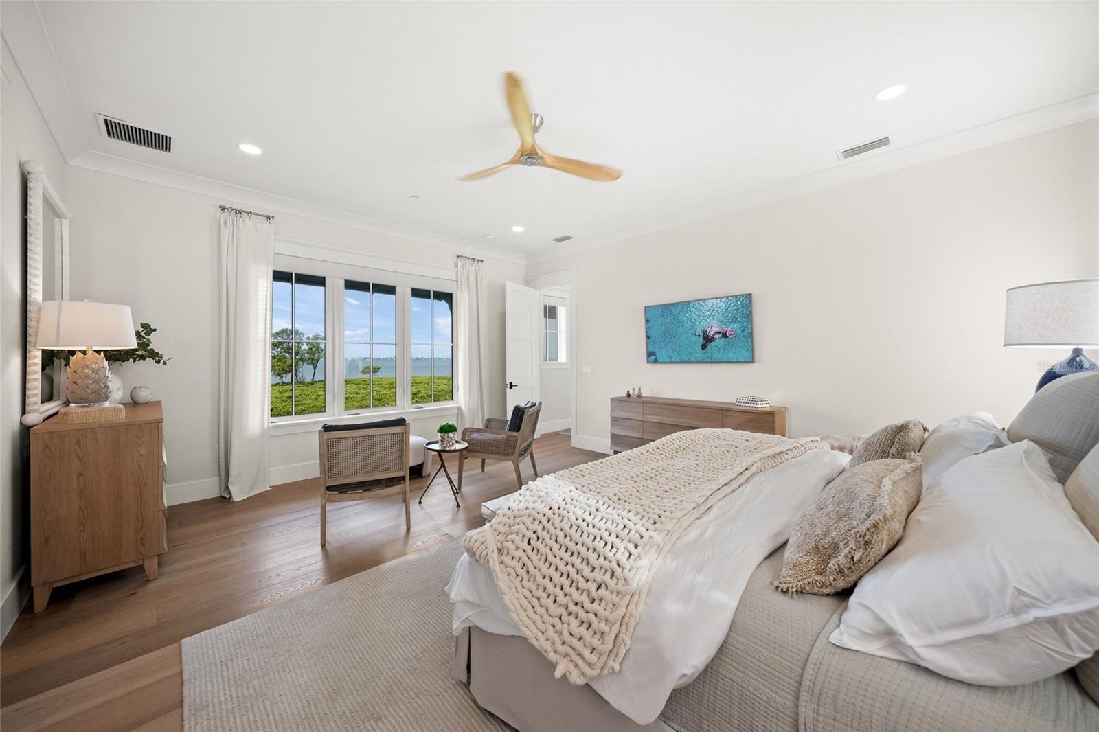 Image 16 of 83 For 332 Harbour Sound Court