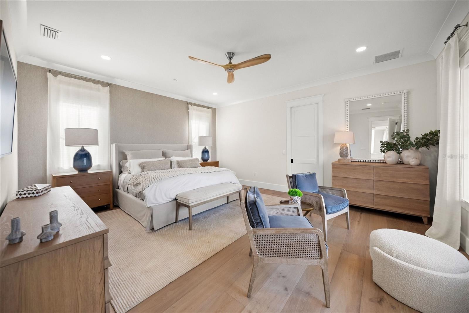 Image 17 of 83 For 332 Harbour Sound Court