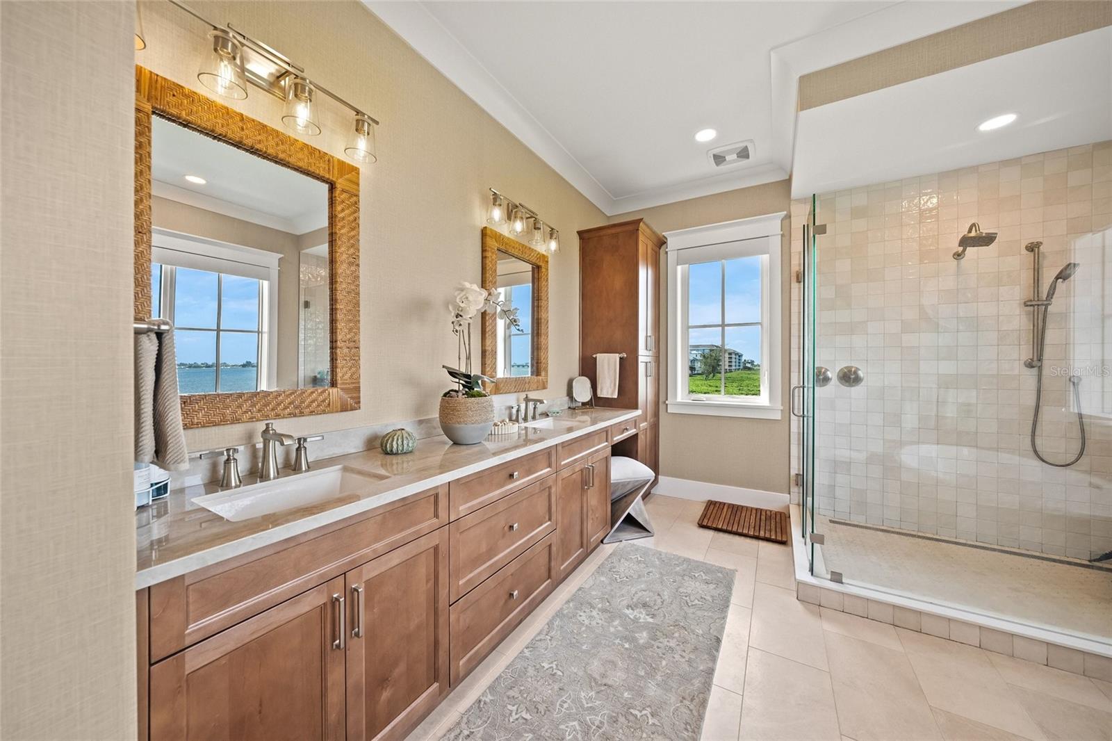 Image 20 of 83 For 332 Harbour Sound Court