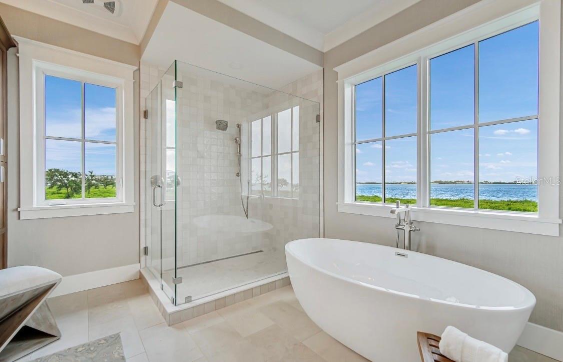 Image 21 of 83 For 332 Harbour Sound Court