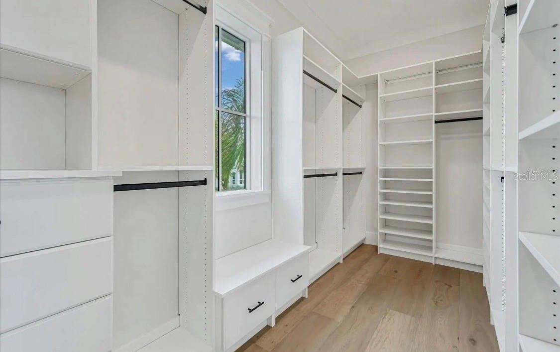 Image 22 of 83 For 332 Harbour Sound Court