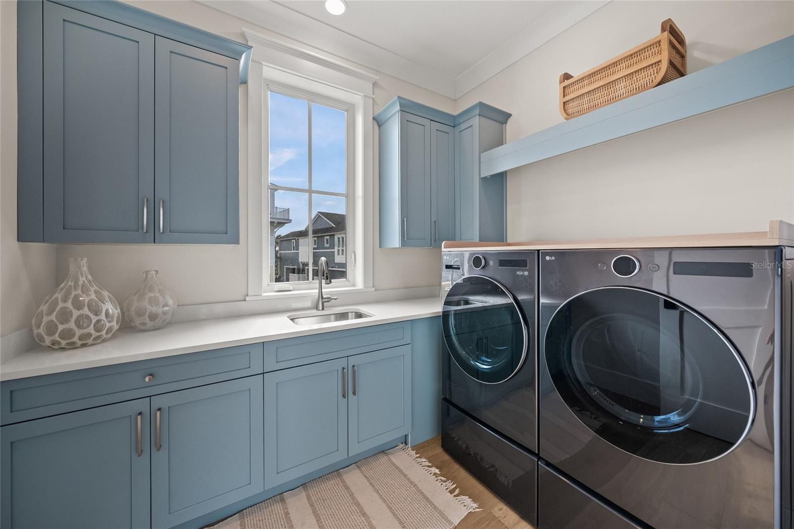 Image 23 of 83 For 332 Harbour Sound Court