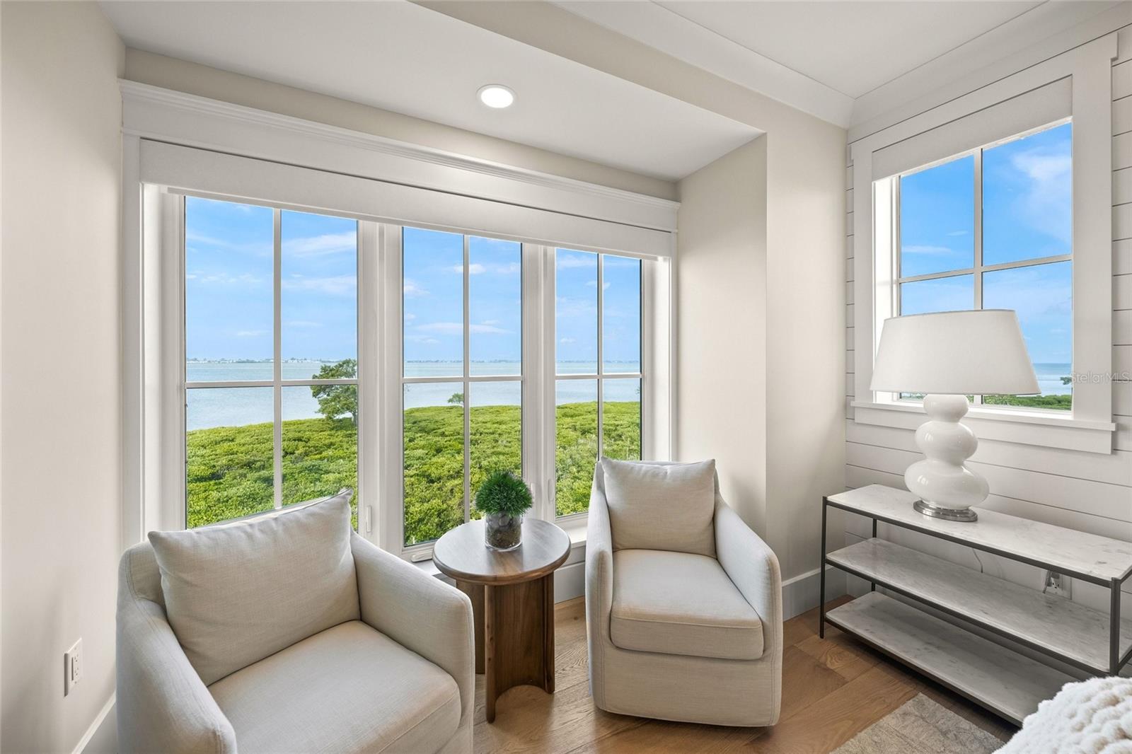 Image 31 of 83 For 332 Harbour Sound Court