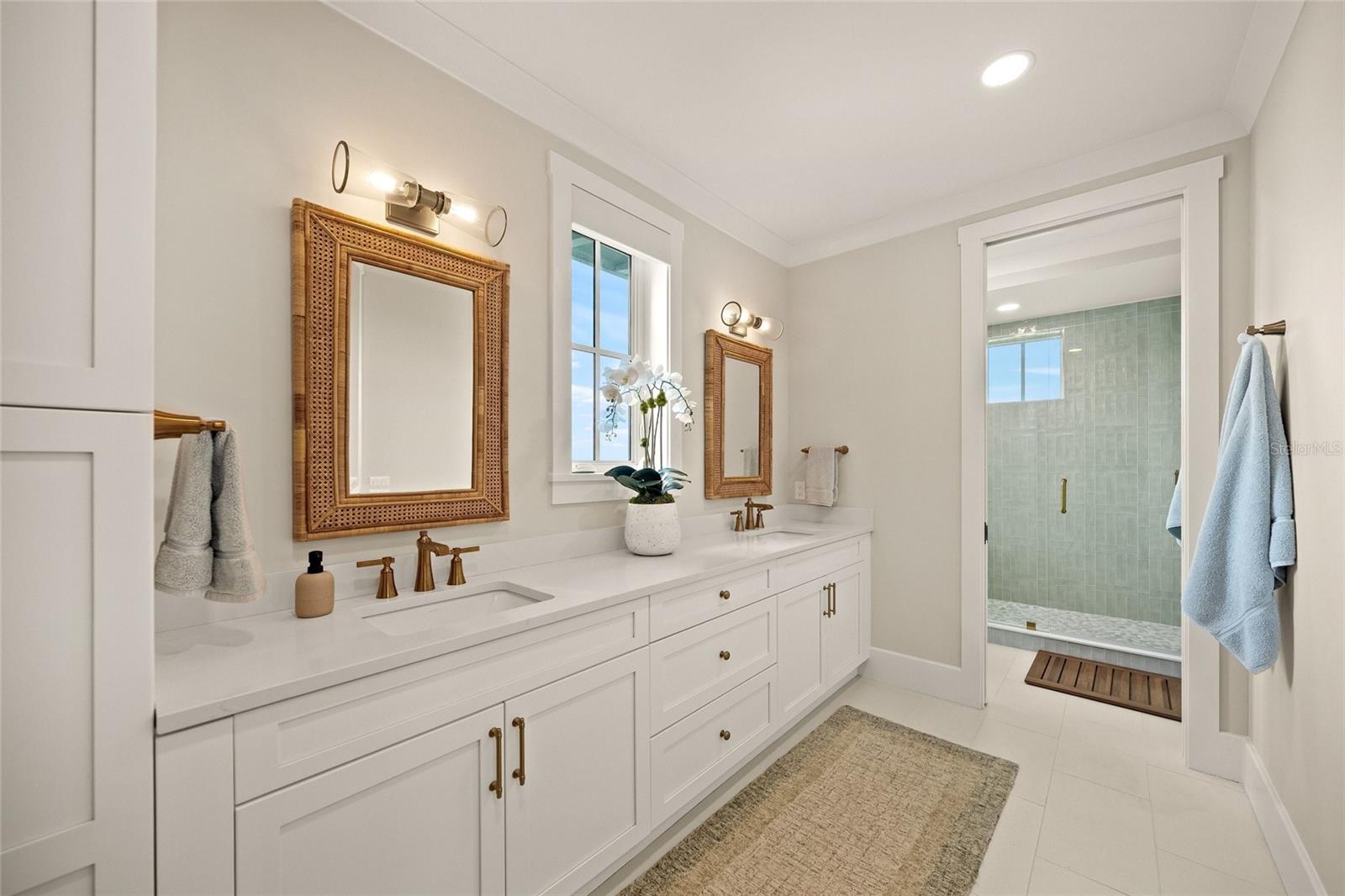 Image 33 of 83 For 332 Harbour Sound Court