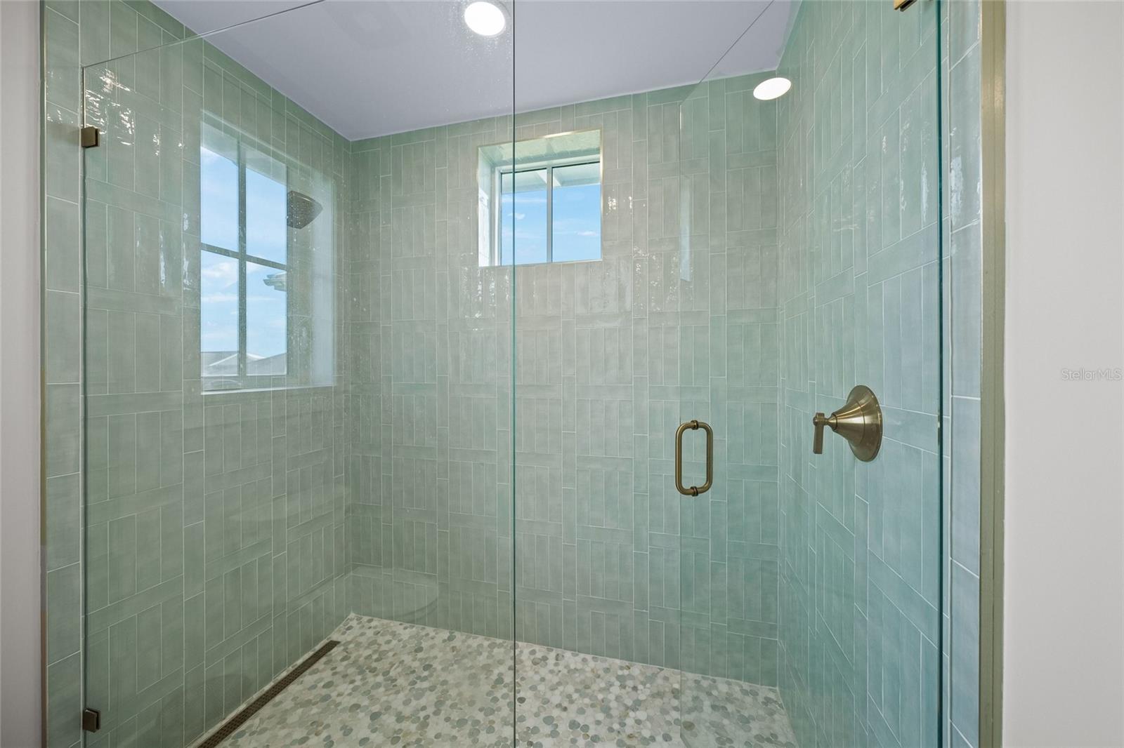 Image 34 of 83 For 332 Harbour Sound Court