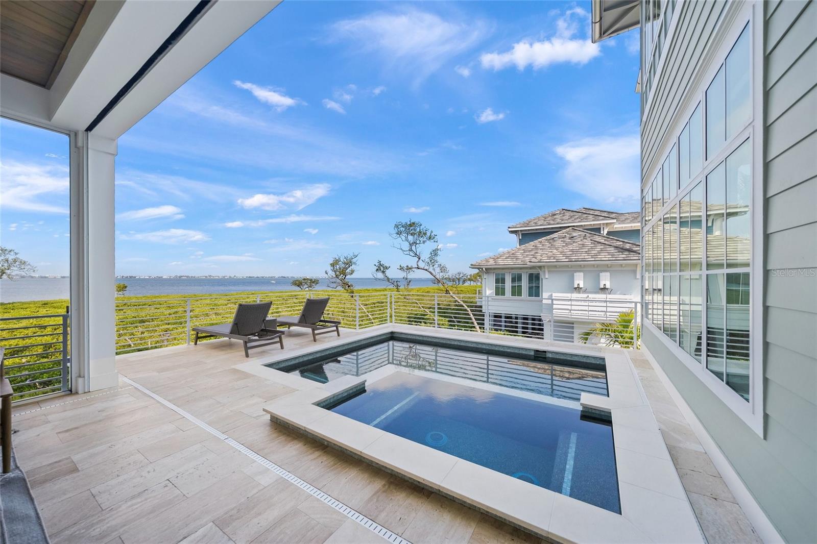 Image 42 of 83 For 332 Harbour Sound Court