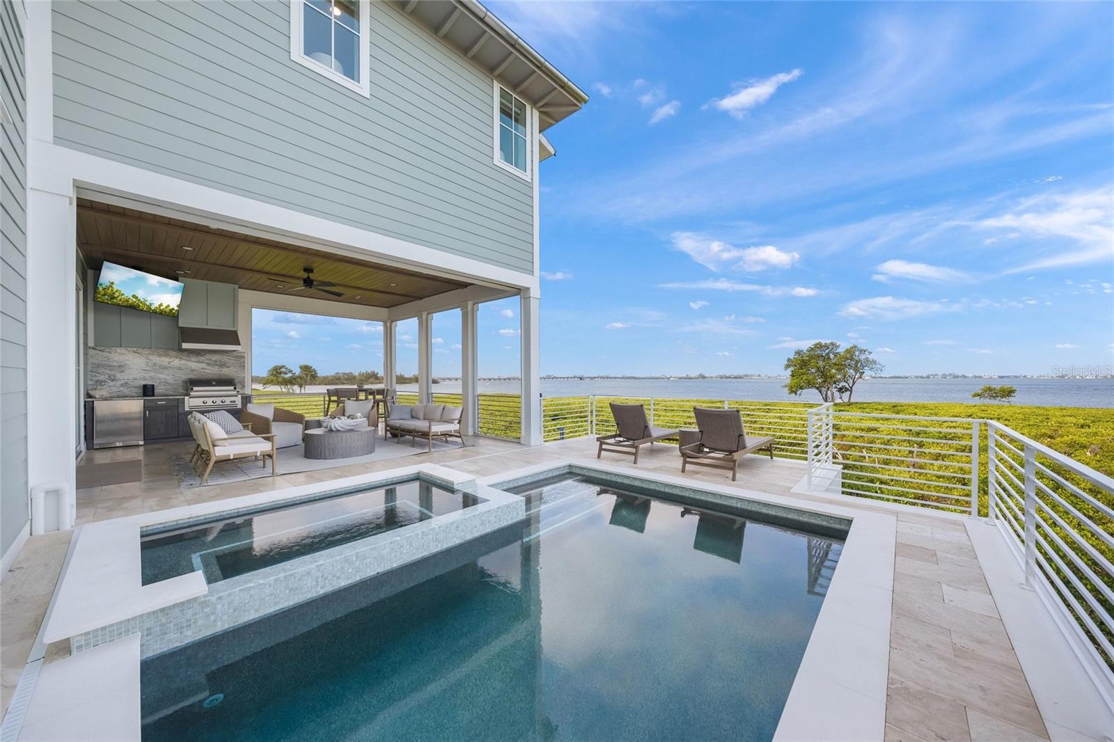 Image 43 of 83 For 332 Harbour Sound Court