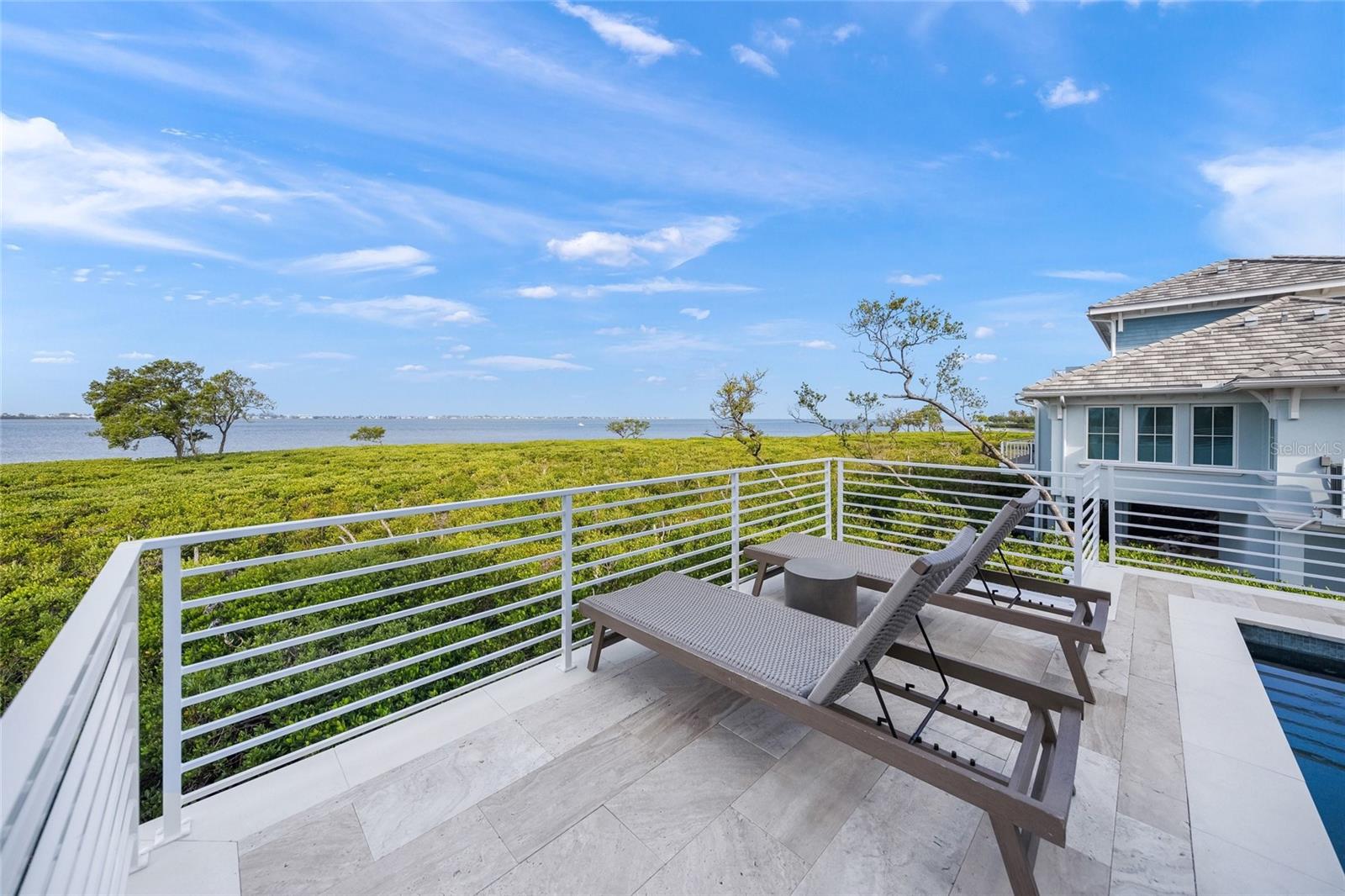 Image 44 of 83 For 332 Harbour Sound Court