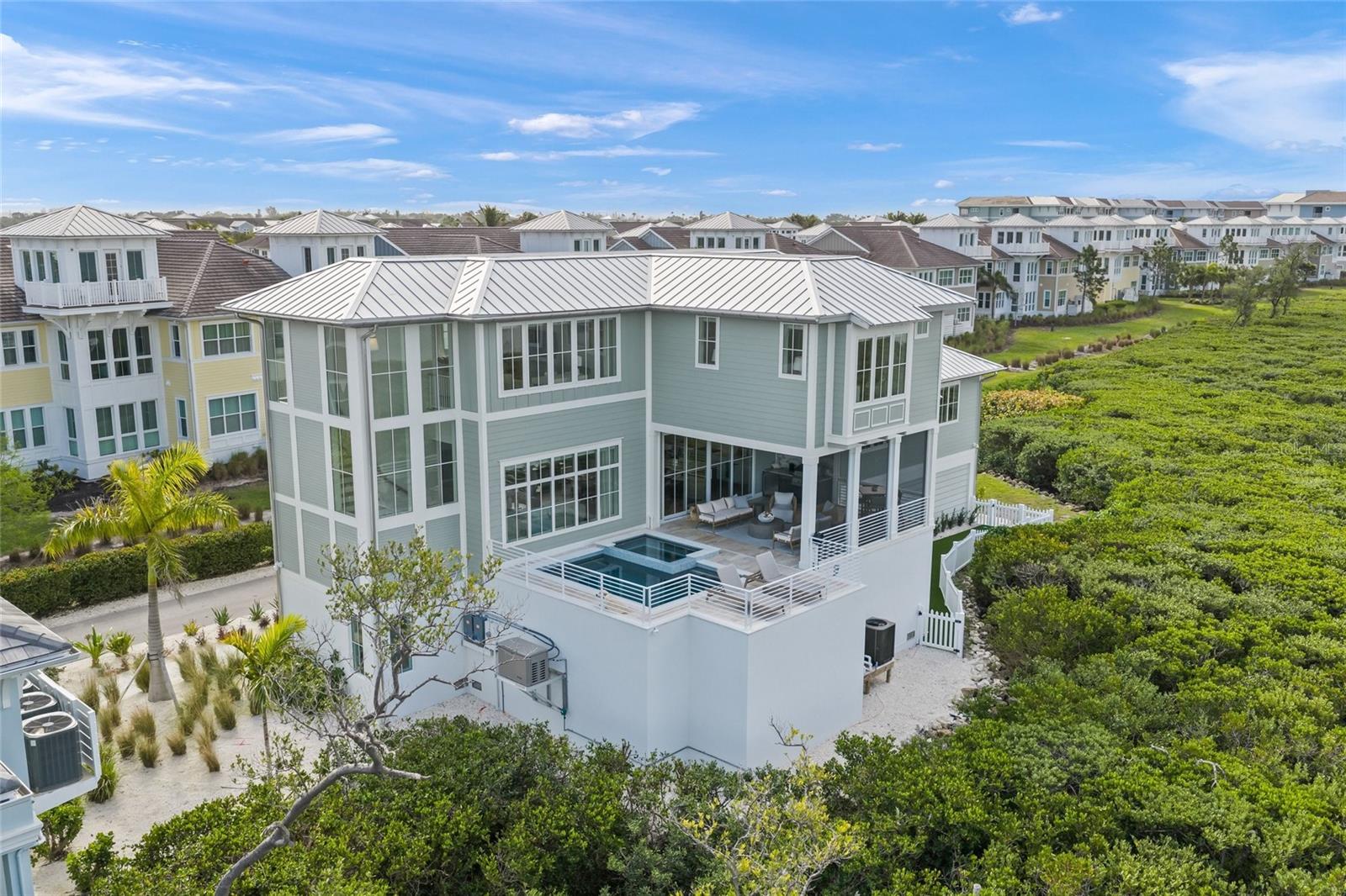 Image 46 of 83 For 332 Harbour Sound Court