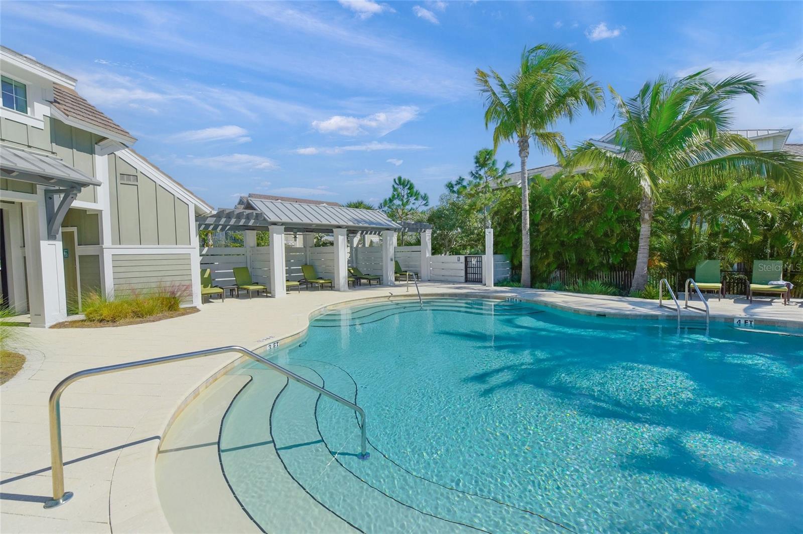 Image 68 of 83 For 332 Harbour Sound Court