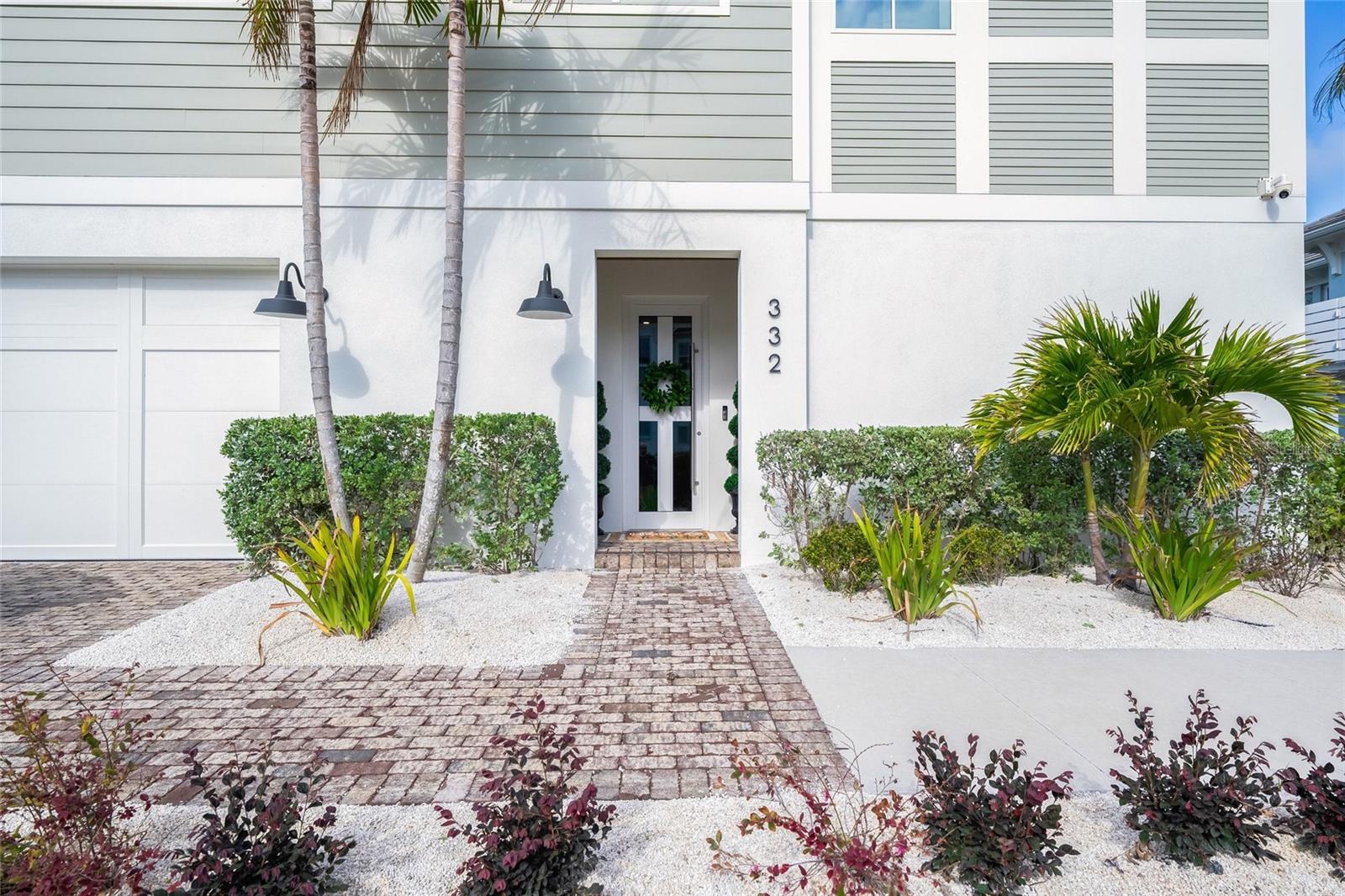 Image 7 of 83 For 332 Harbour Sound Court