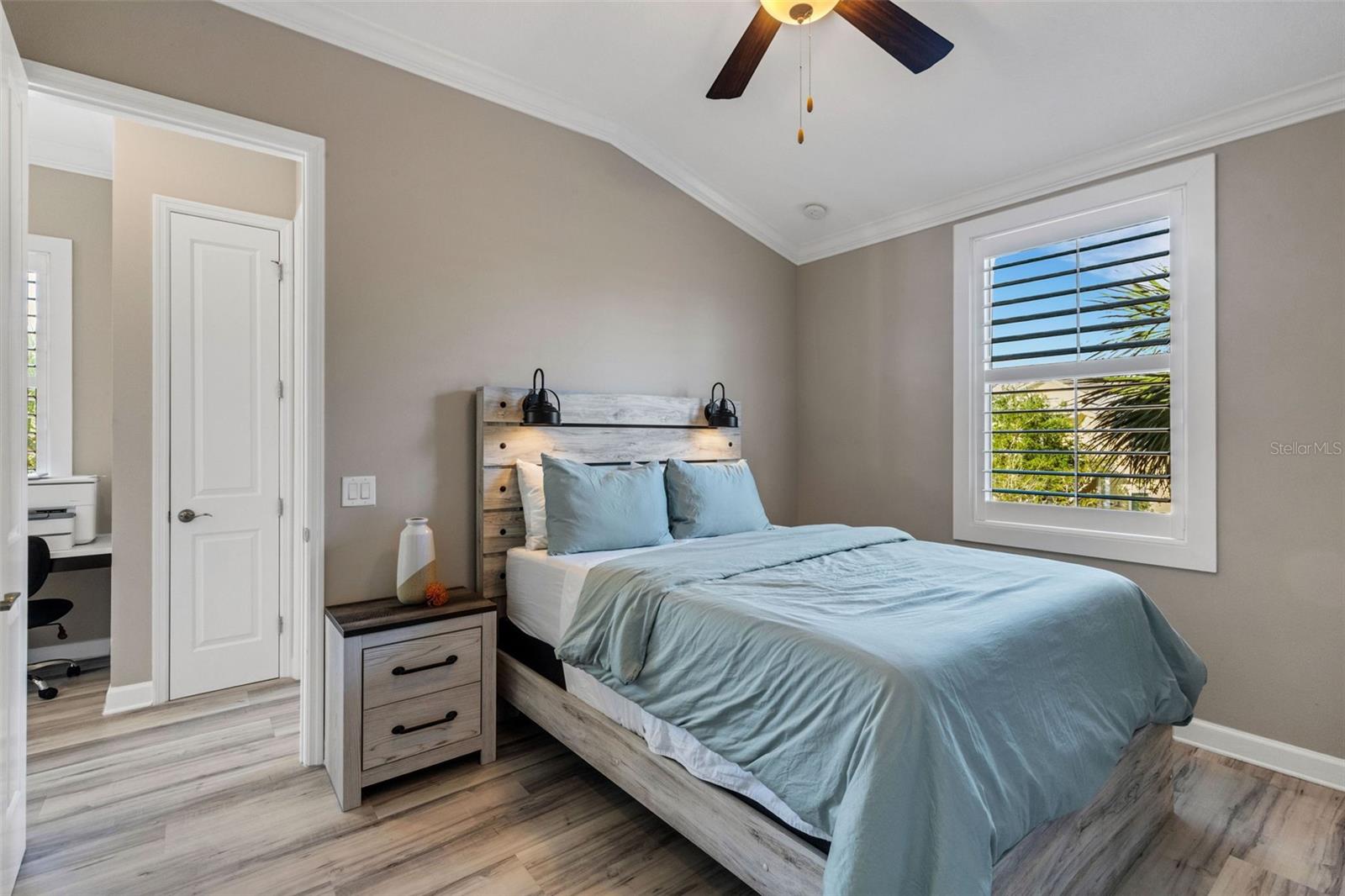 Image 27 of 62 For 289 Sapphire Lake Drive 202