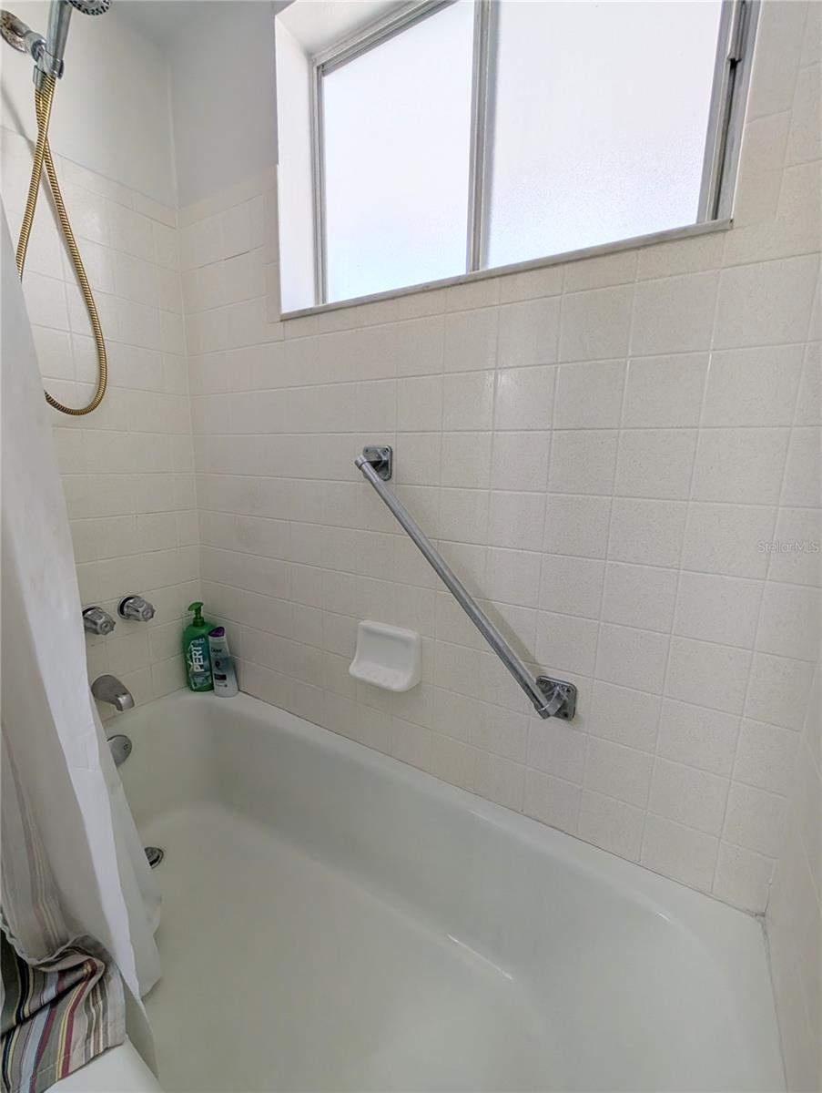 Image 22 of 38 For 2309 Canal Drive F4