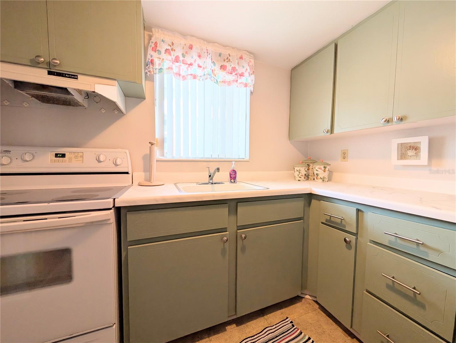 Image 4 of 38 For 2309 Canal Drive F4