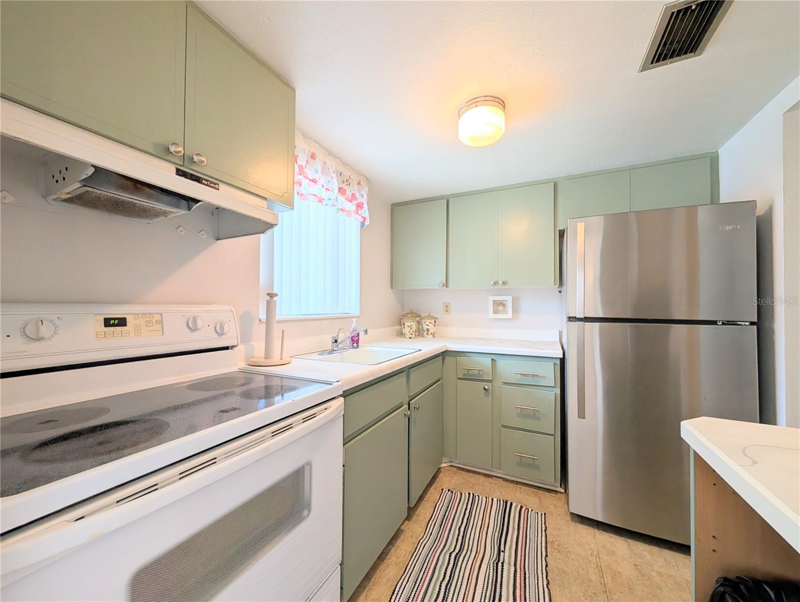 Image 5 of 38 For 2309 Canal Drive F4