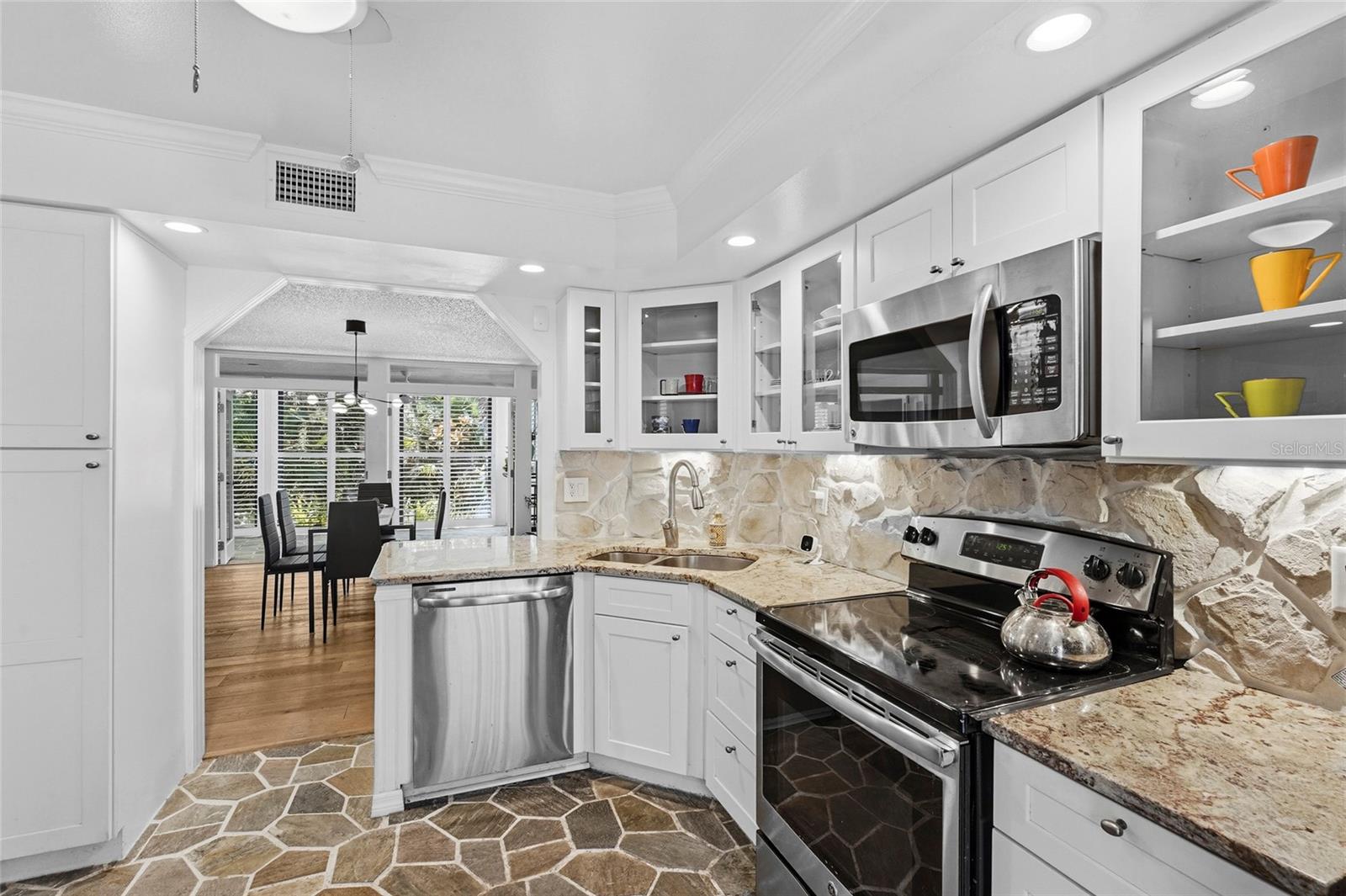 Image 5 of 58 For 3324 Thornwood Road 3324