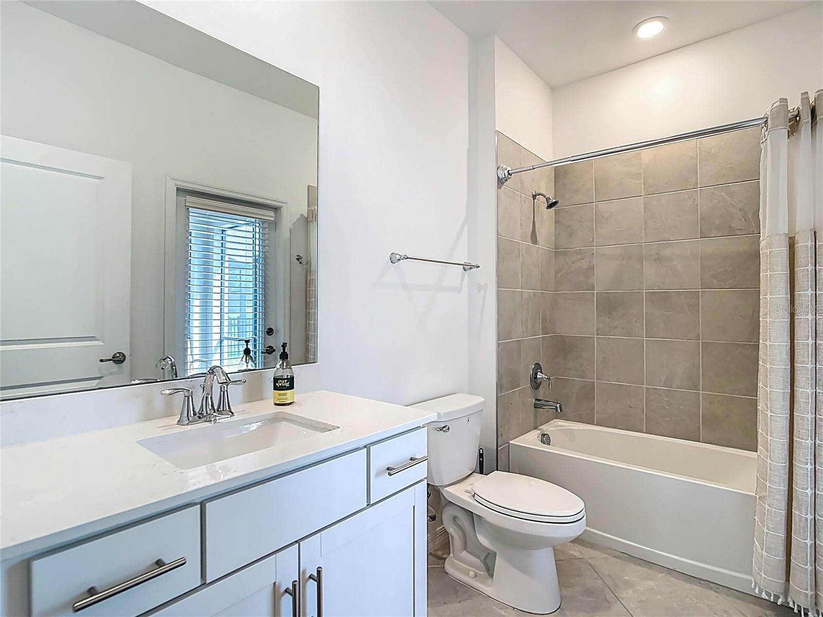 Image 25 of 35 For 11375 Burgundy Drive