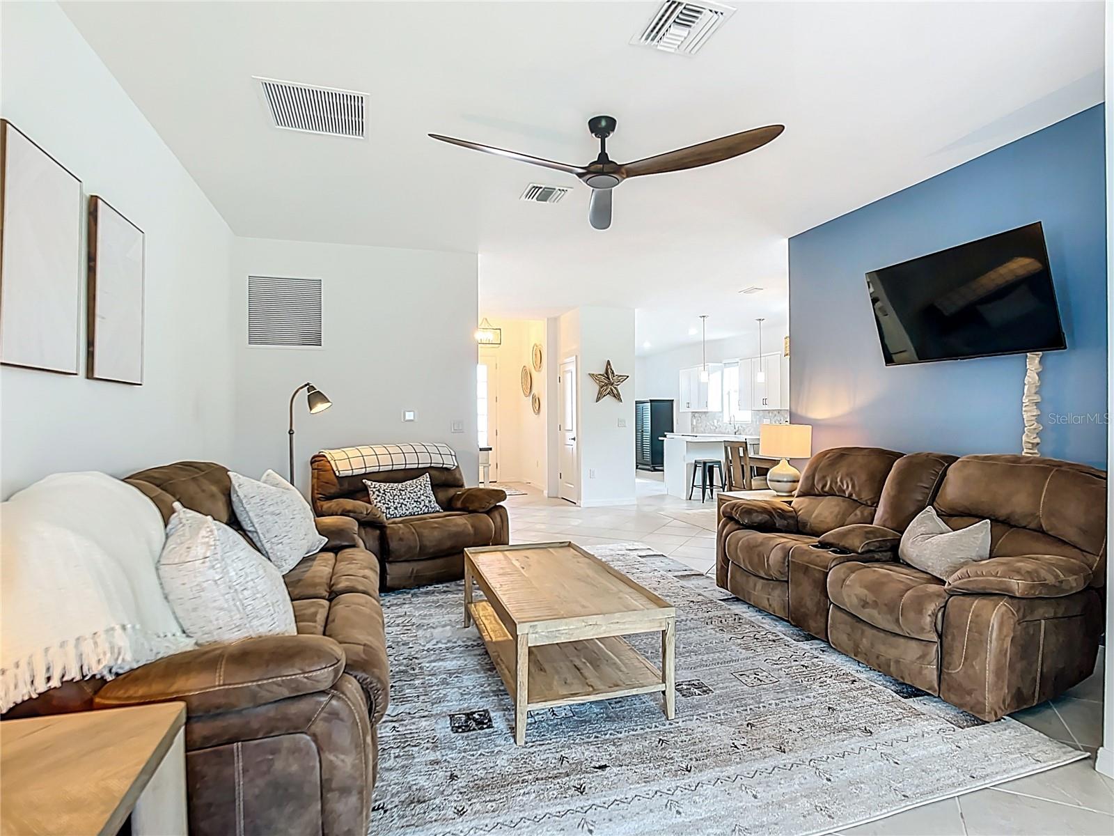 Image 4 of 35 For 11375 Burgundy Drive