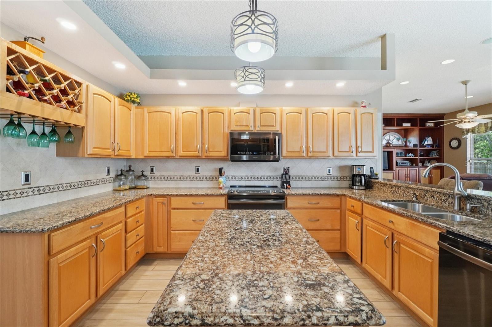 Listing photo id 8 for 13176 Cooper Road