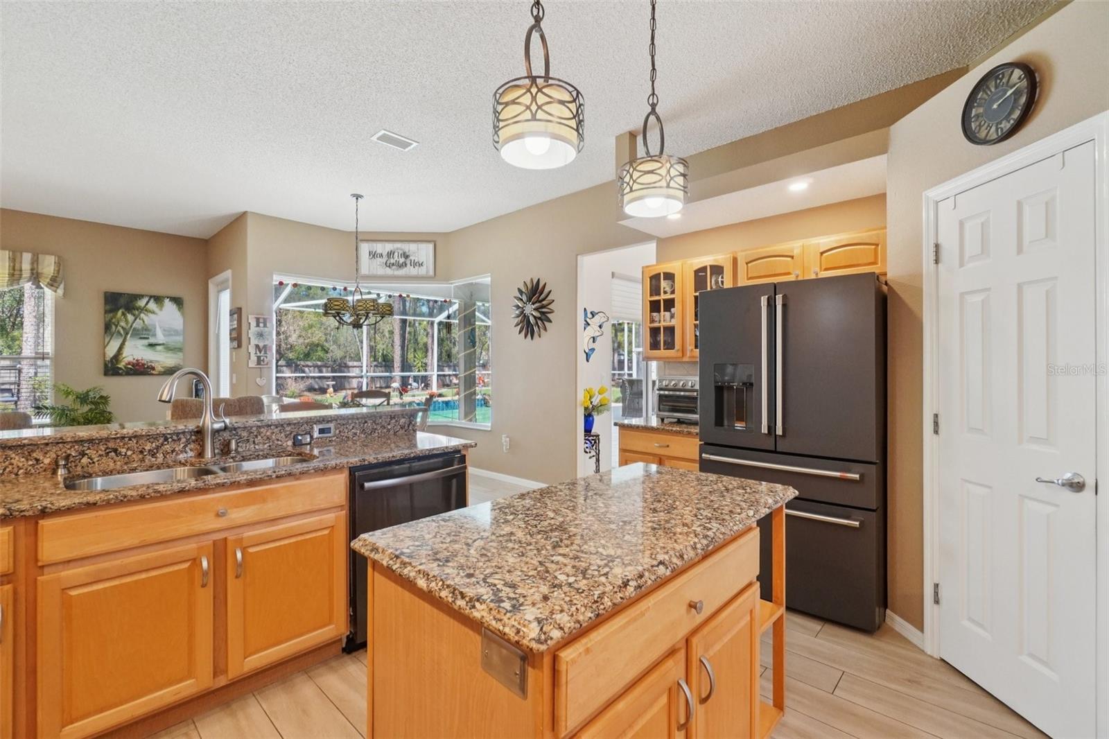 Listing photo id 10 for 13176 Cooper Road