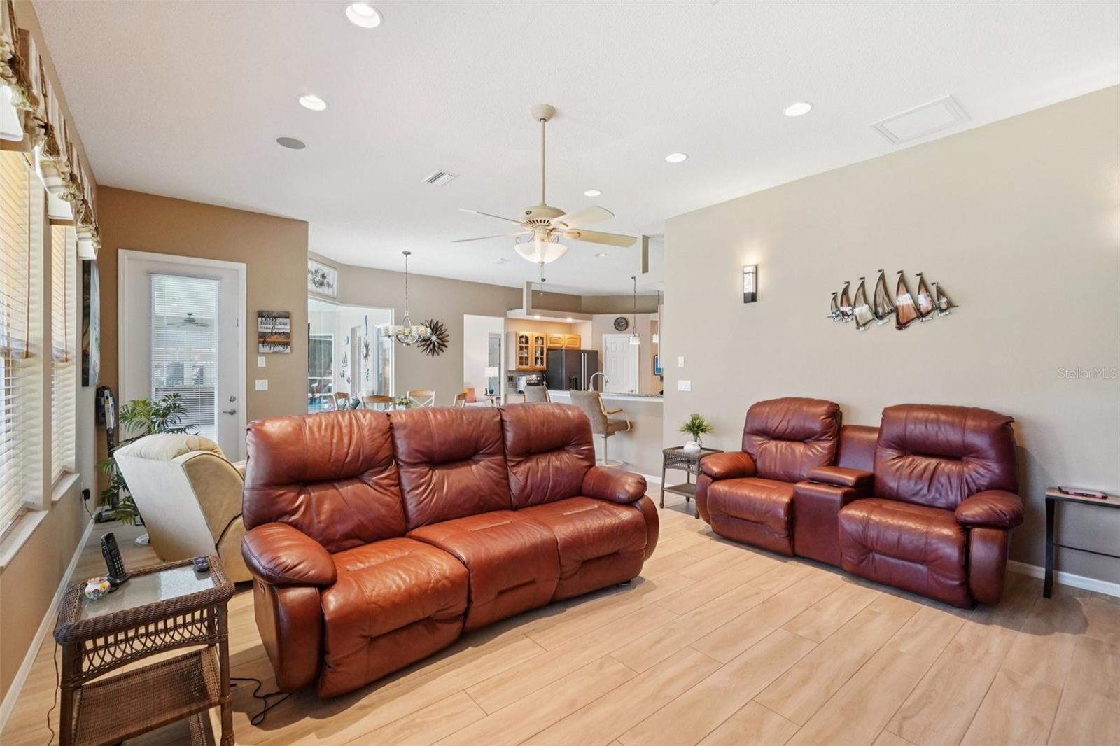 Listing photo id 14 for 13176 Cooper Road