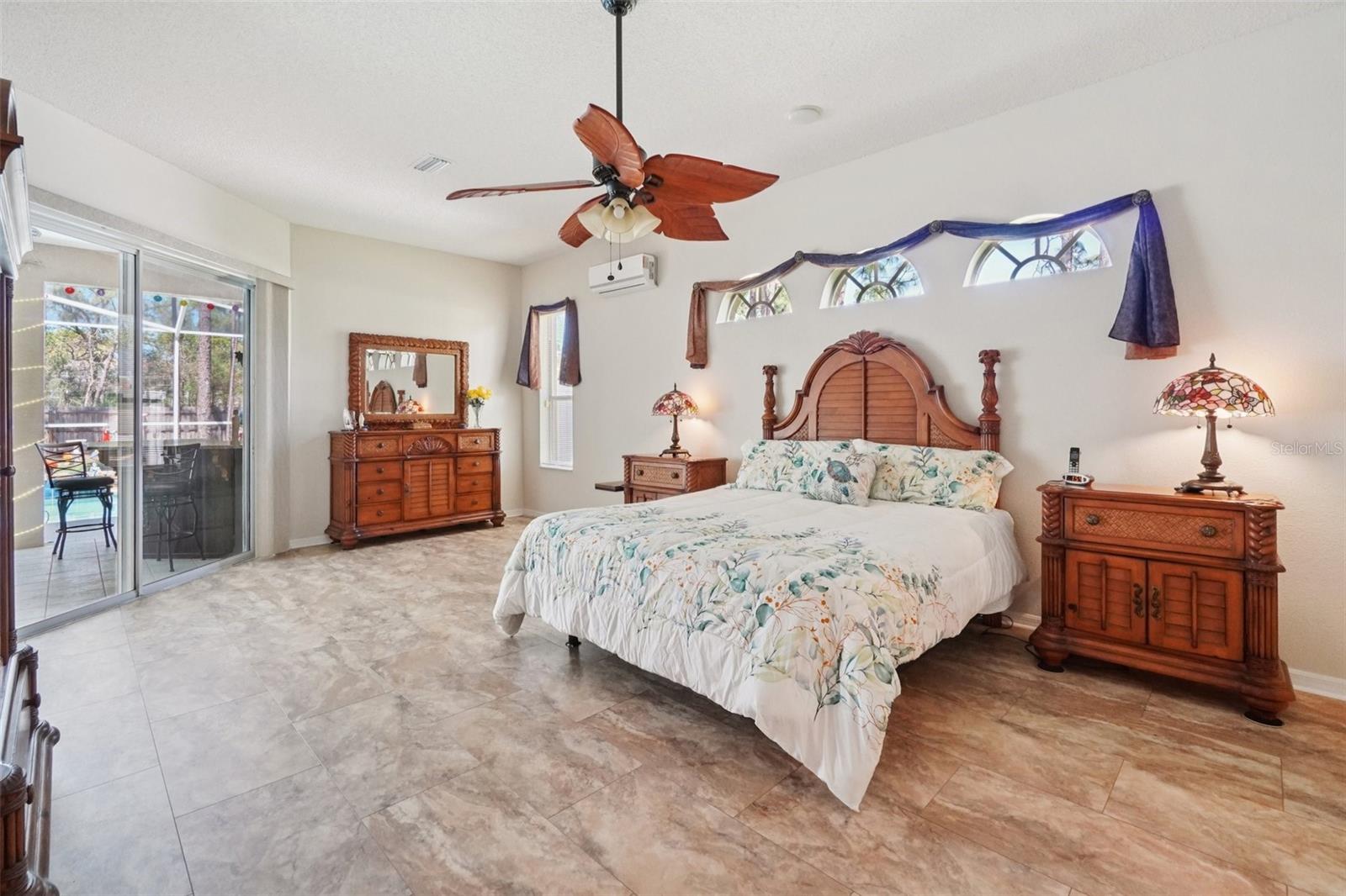 Listing photo id 17 for 13176 Cooper Road