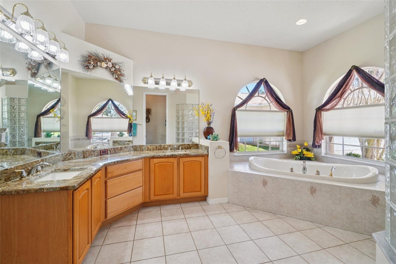 Listing photo id 20 for 13176 Cooper Road