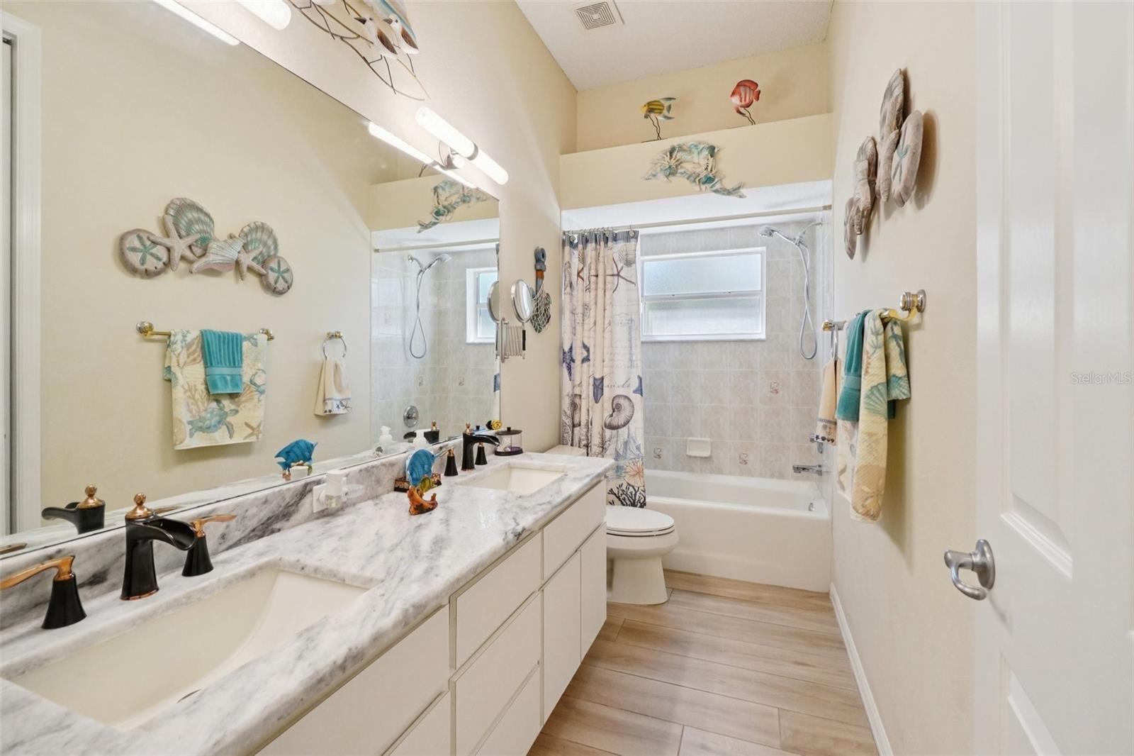 Listing photo id 25 for 13176 Cooper Road