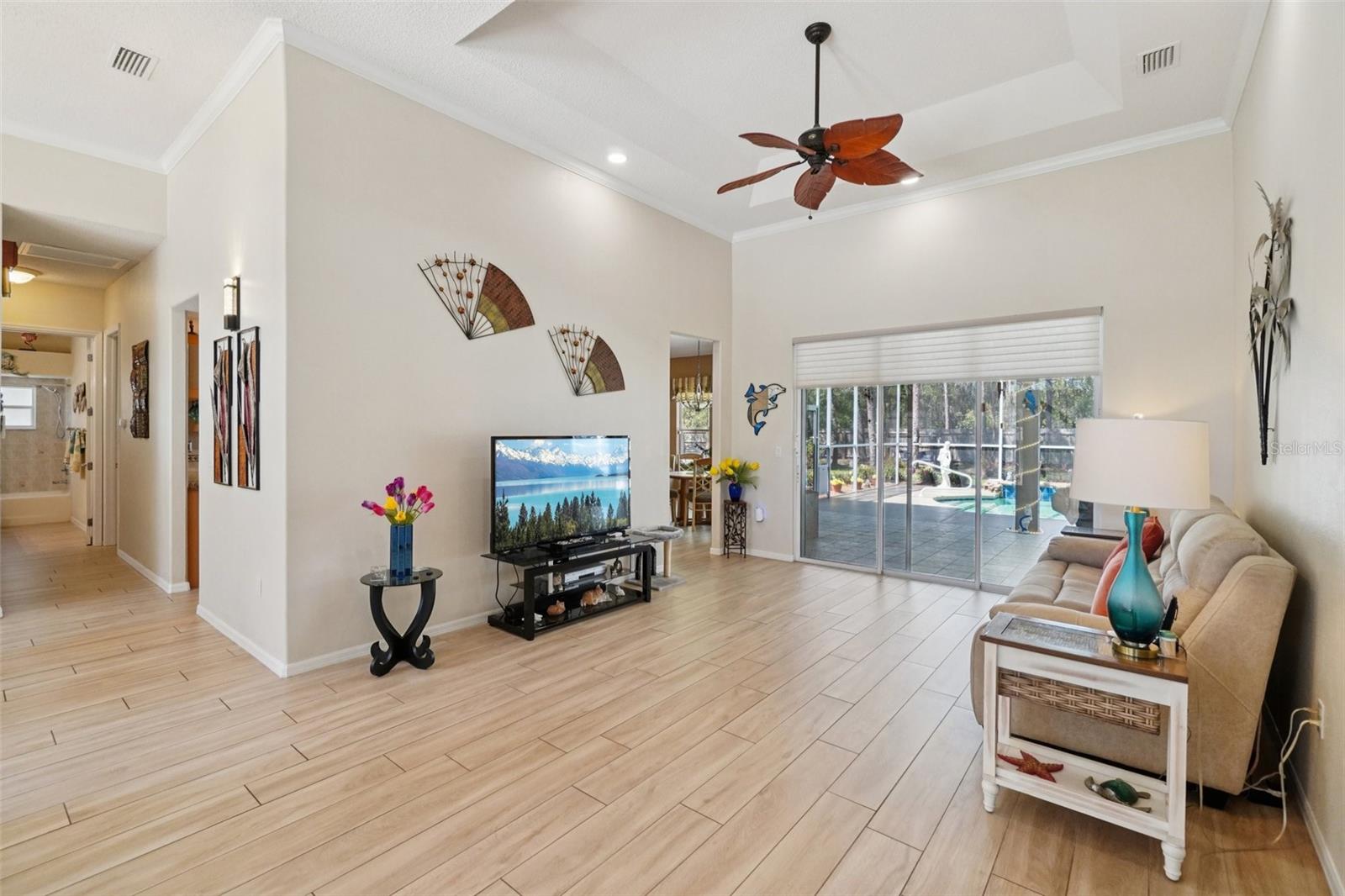 Listing photo id 3 for 13176 Cooper Road