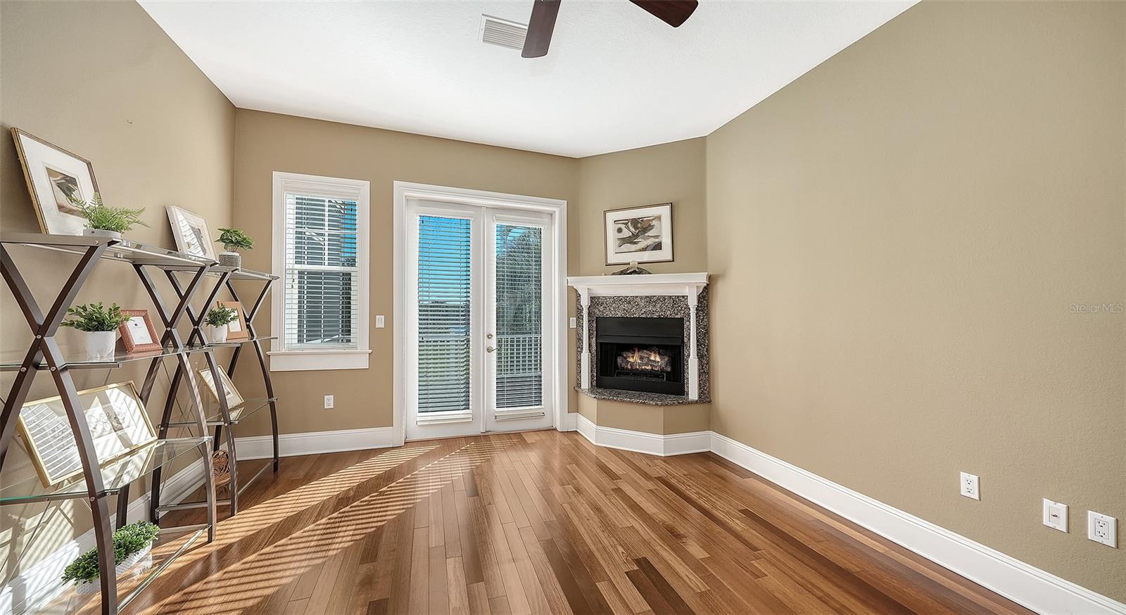 Image 17 of 55 For 925 Bayshore Drive