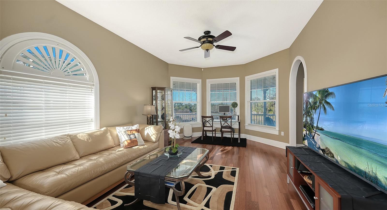 Image 20 of 55 For 925 Bayshore Drive