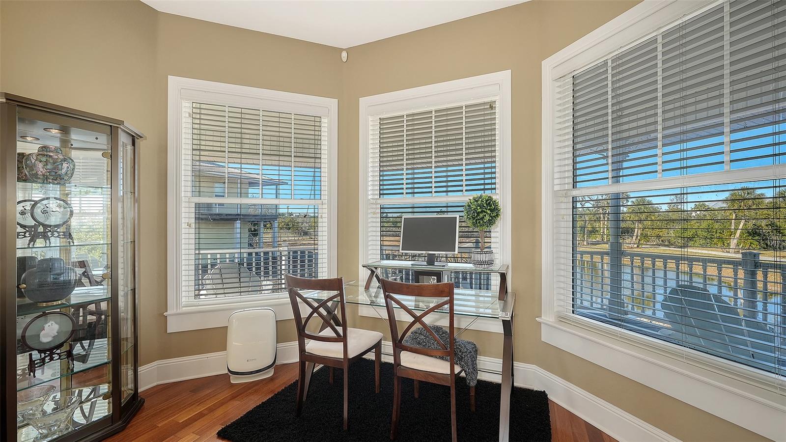 Image 21 of 55 For 925 Bayshore Drive