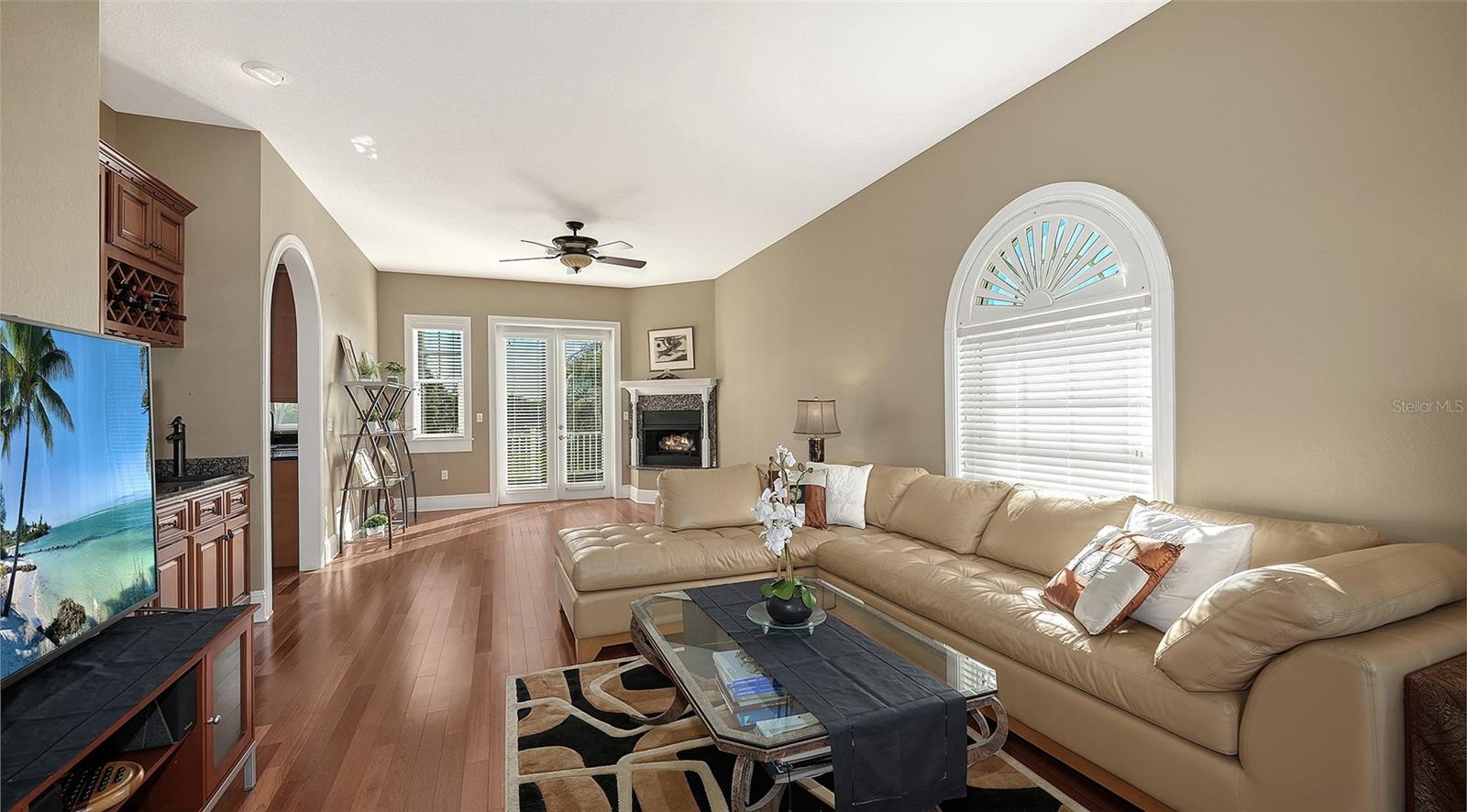 Image 22 of 55 For 925 Bayshore Drive