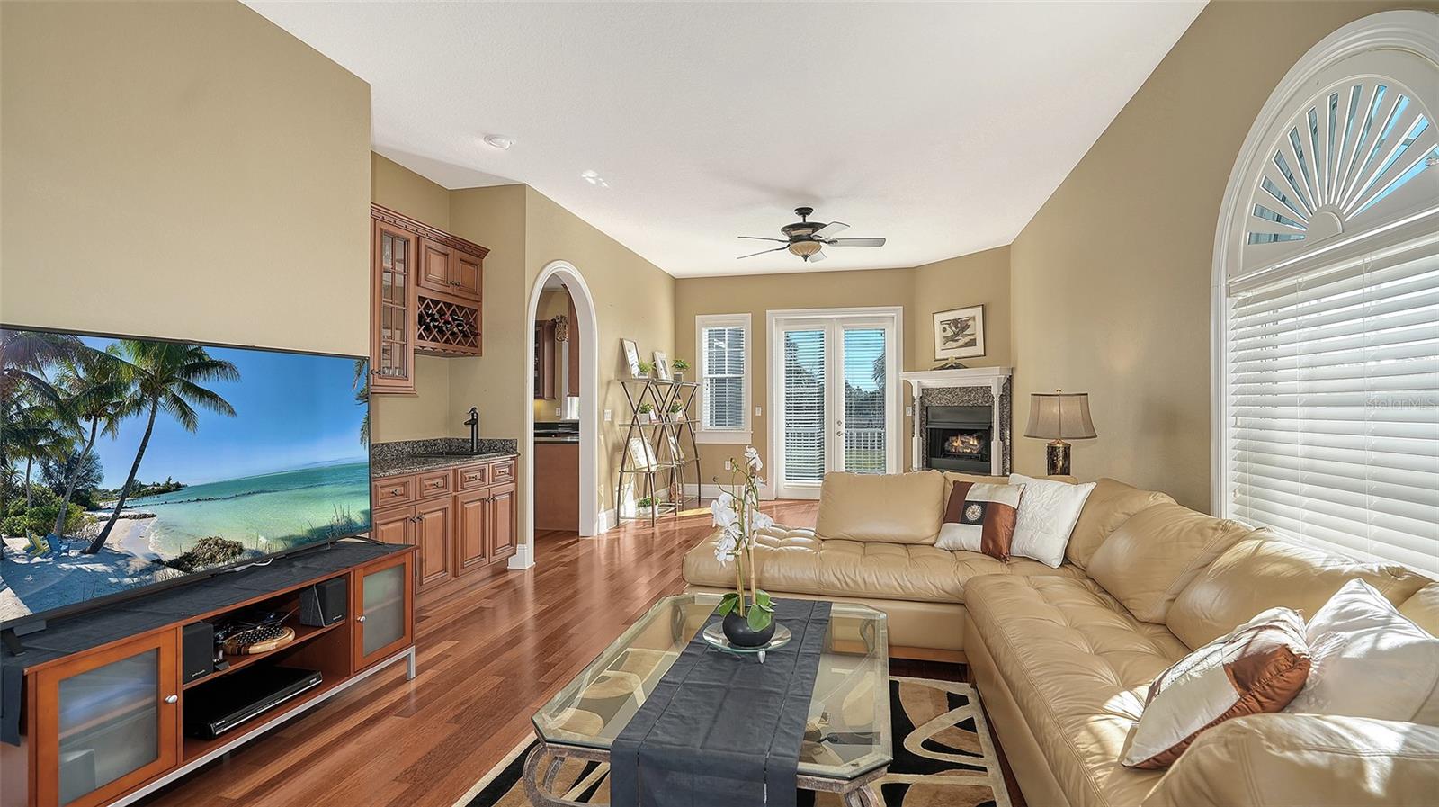 Image 23 of 55 For 925 Bayshore Drive