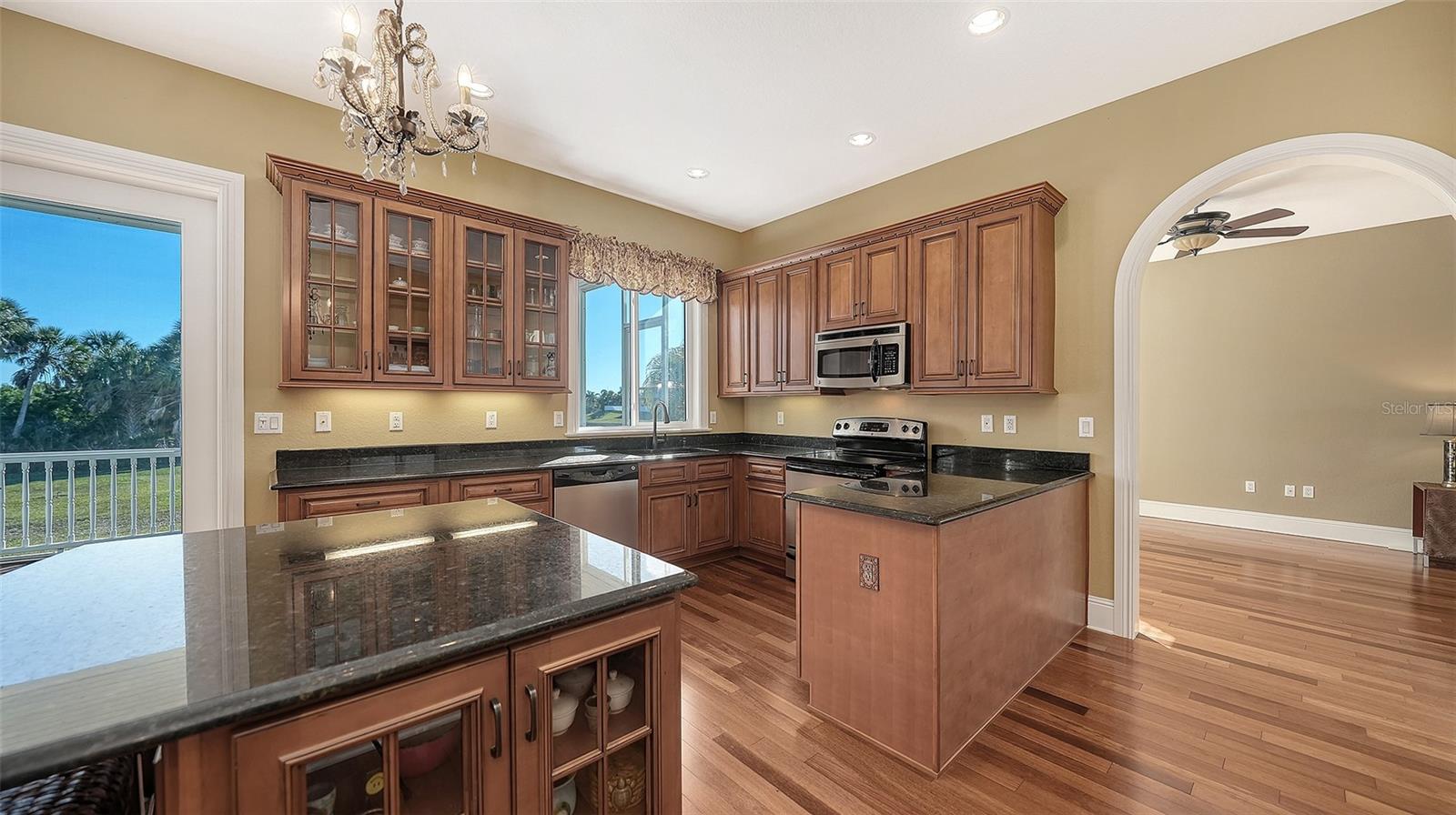 Image 29 of 55 For 925 Bayshore Drive