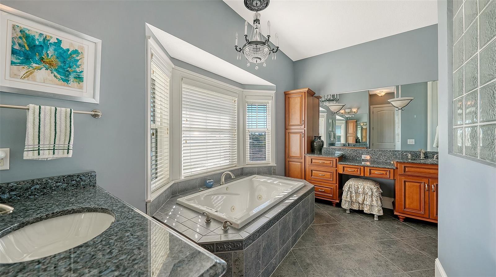 Image 35 of 55 For 925 Bayshore Drive