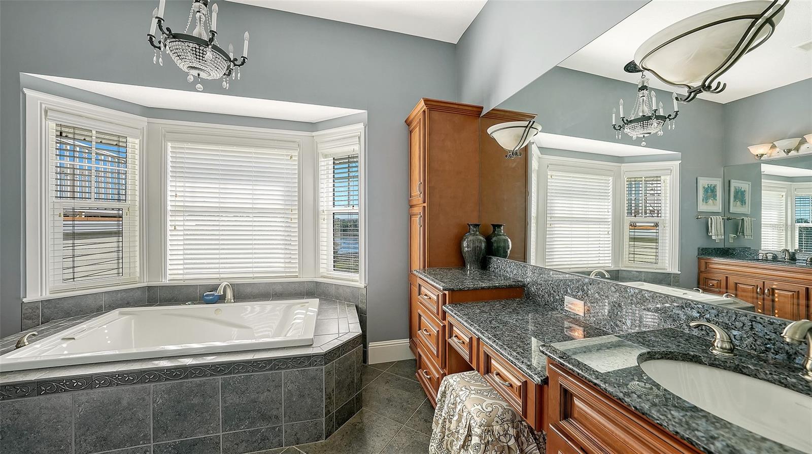 Image 36 of 55 For 925 Bayshore Drive