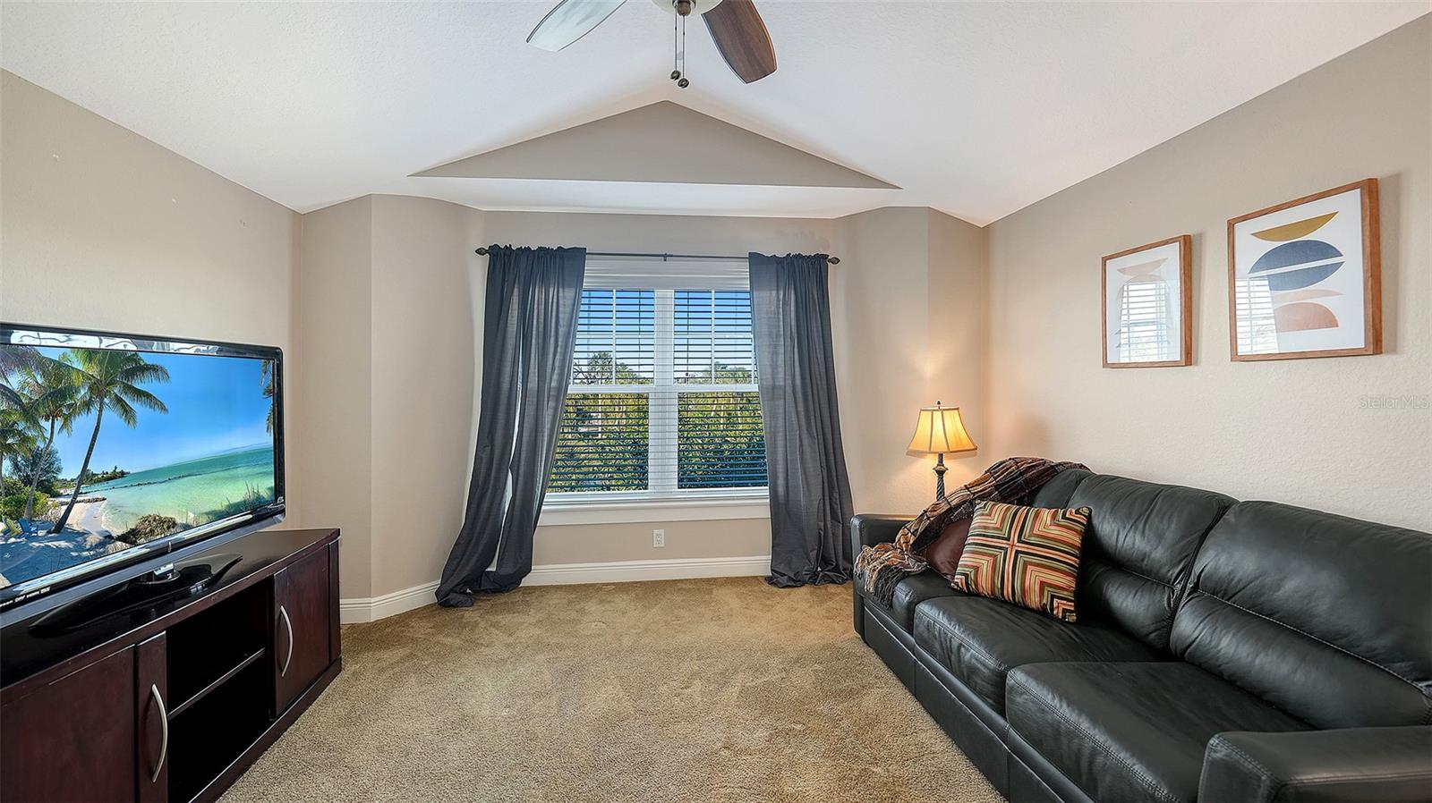 Image 40 of 55 For 925 Bayshore Drive