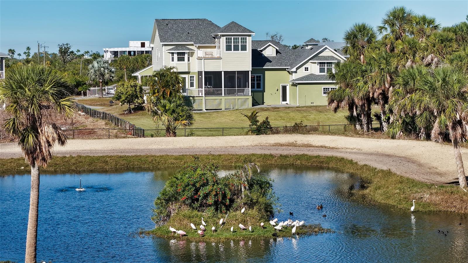 Image 7 of 55 For 925 Bayshore Drive