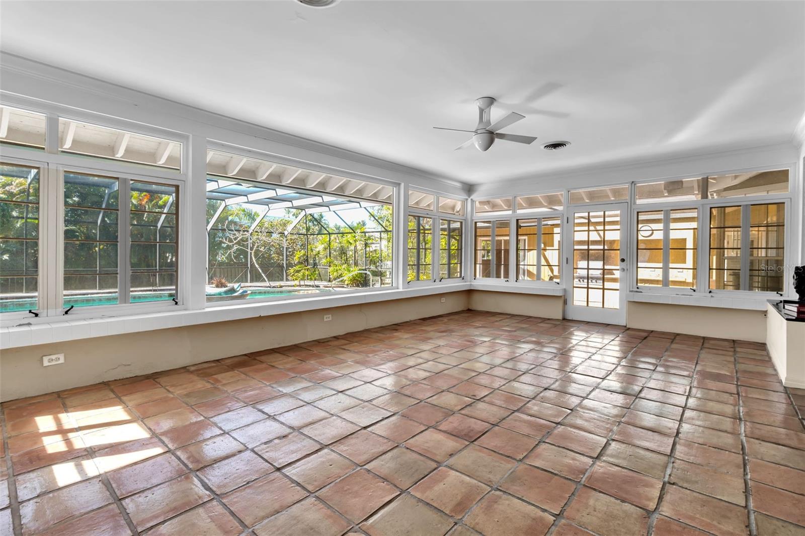 Image 17 of 64 For 1714 South Drive