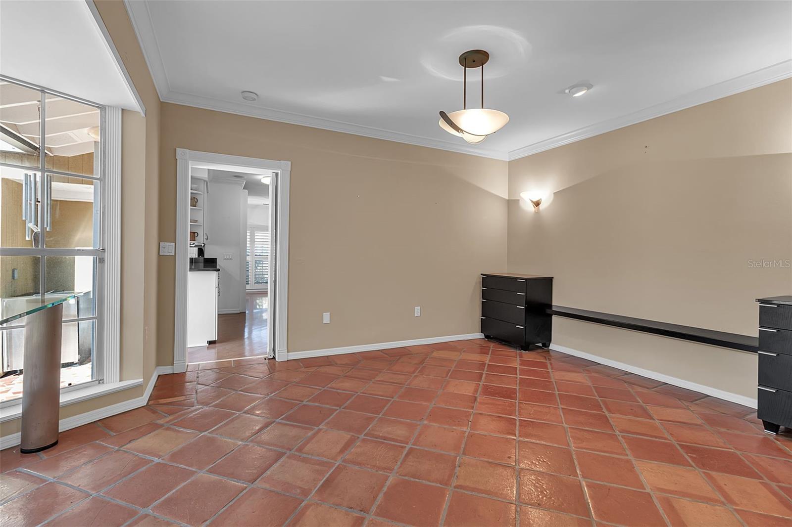 Image 19 of 64 For 1714 South Drive