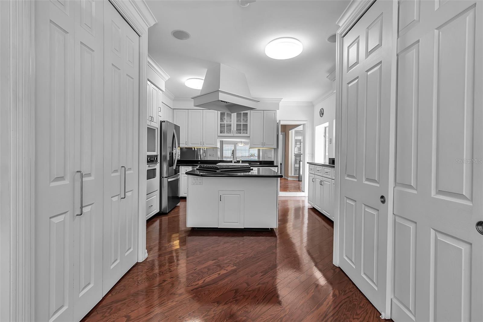 Image 22 of 64 For 1714 South Drive