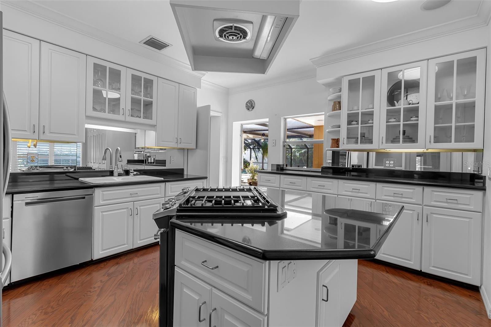 Image 23 of 64 For 1714 South Drive