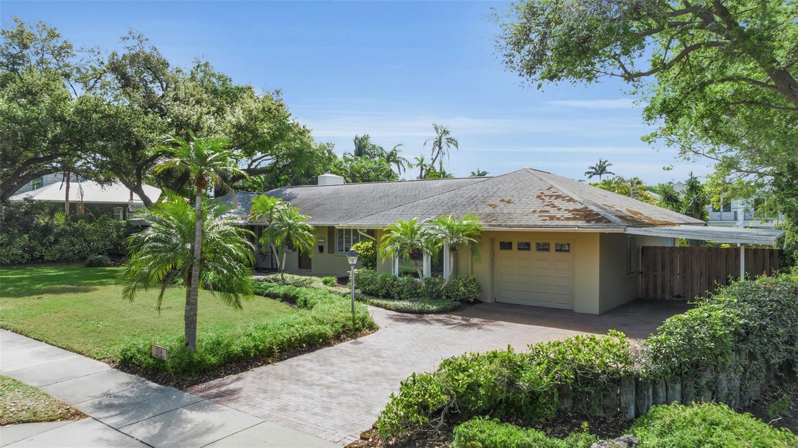 Image 4 of 64 For 1714 South Drive