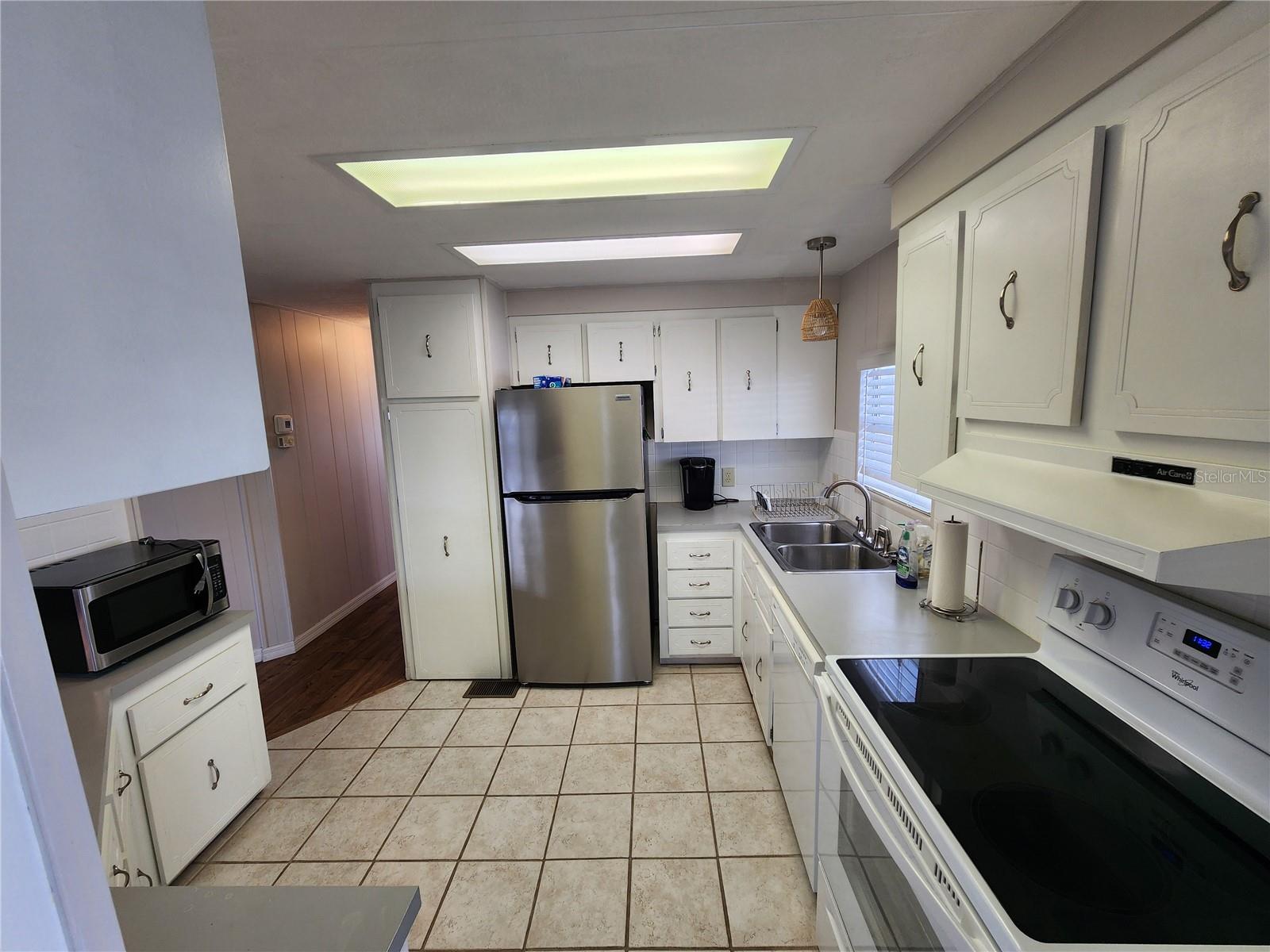 Image 3 of 33 For 808 53rd Avenue E 256