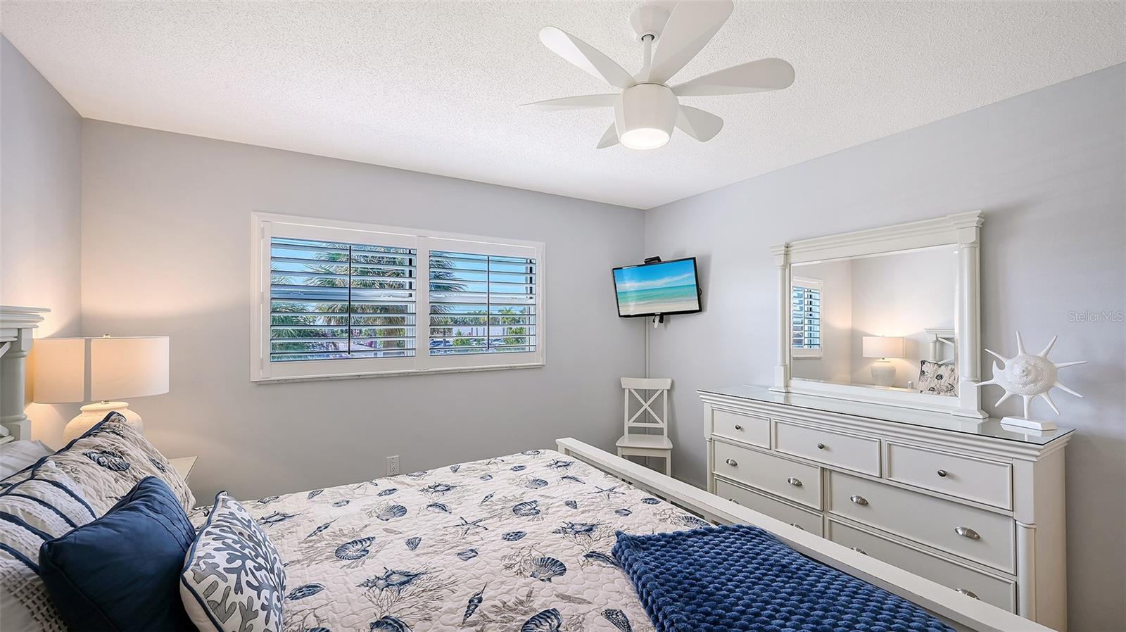 Image 12 of 28 For 901 Beach Road 205