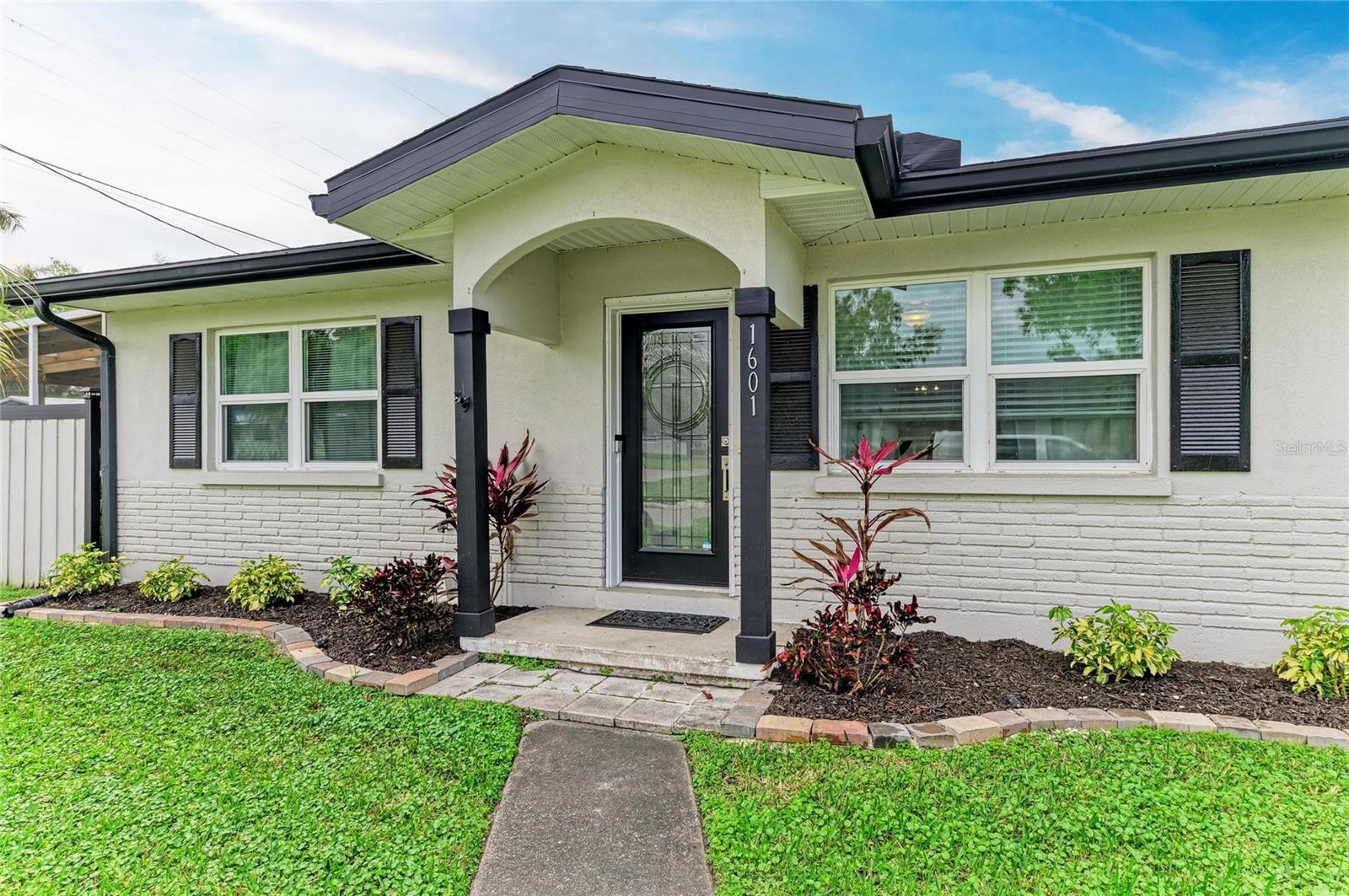 Image 2 of 48 For 1601 9th Street W